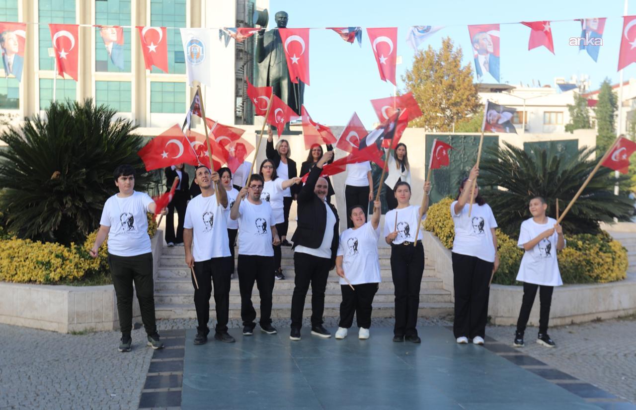 Efes Selçuk’ta Engelsiz Yaşam Merkezi gençlerinden Cumhuriyet coşkusu