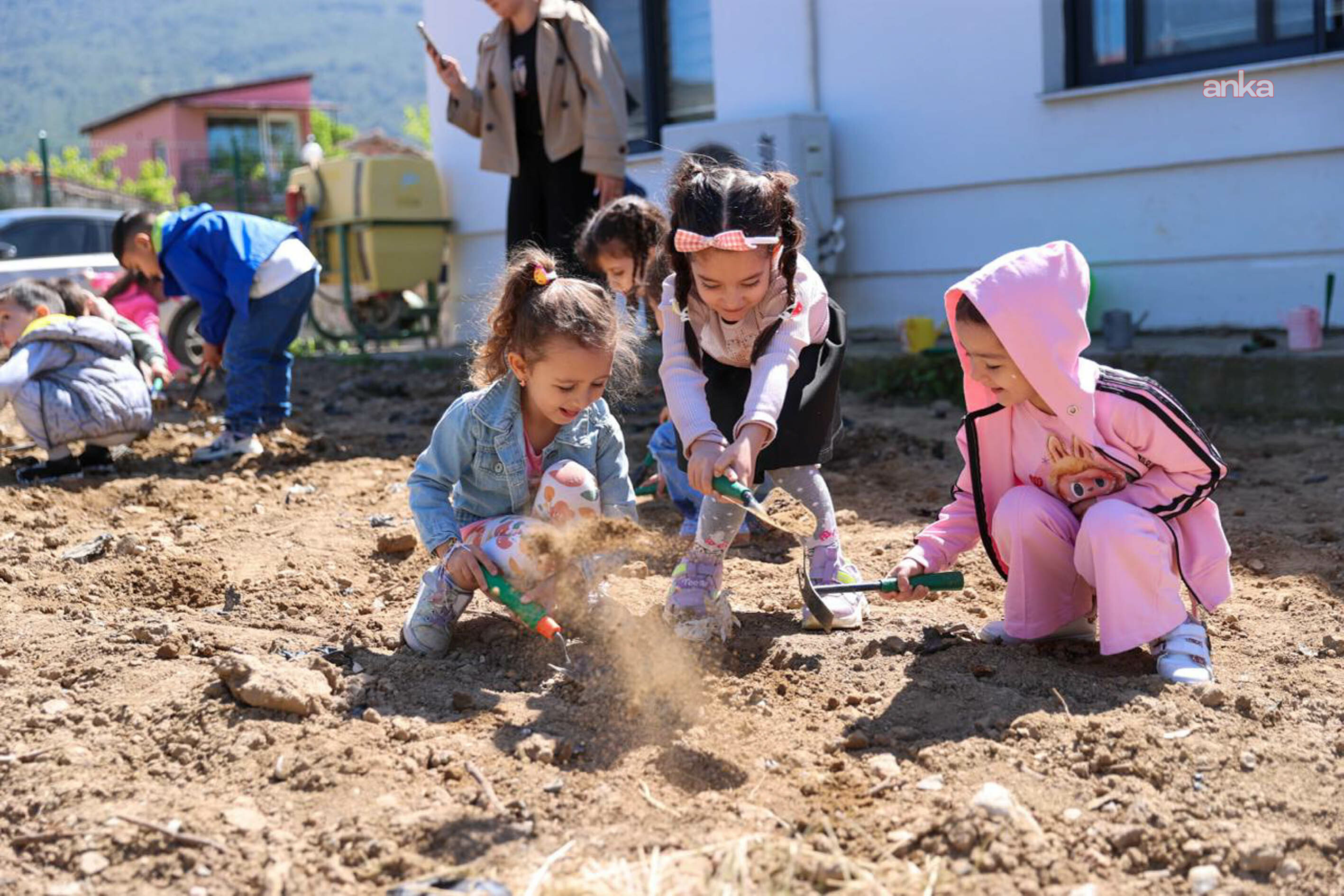 Minik öğrenciler Buca Tarım Okulu’nda doğayla buluştu