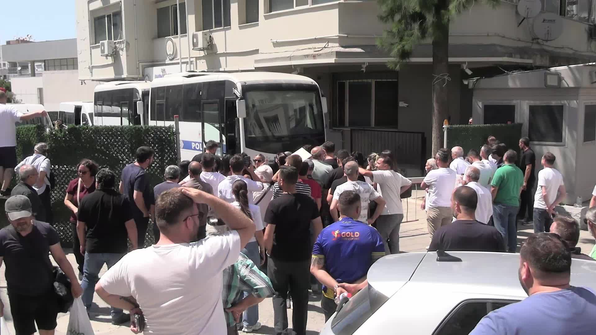 Buca Belediyesi’ne yönelik operasyonda şüpheliler hastaneye sevk edildi