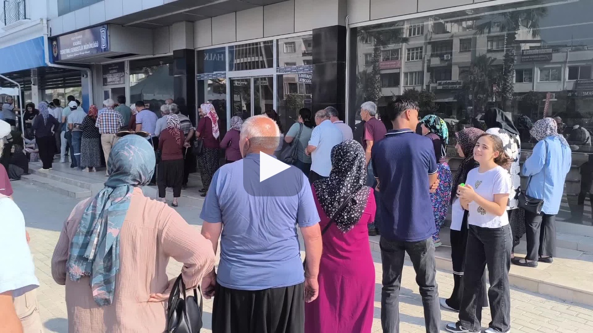 Osmaniye'de "Aile Kart" kuyruğu: "Sabah 05.00'te köyden çıktım geldim"