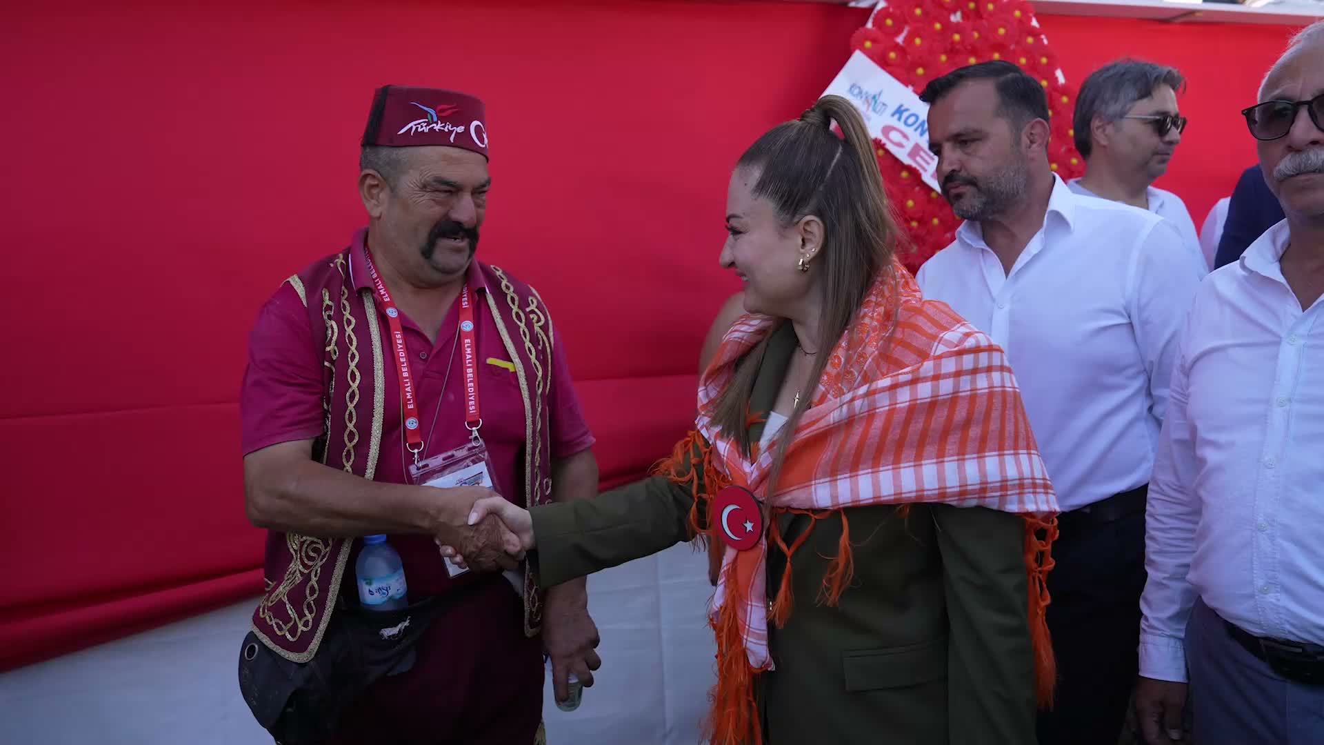 Kurtdere’de rakip olan Taş ve Aktürk, Elmalı’da birlik ve beraberlik mesajı verdi