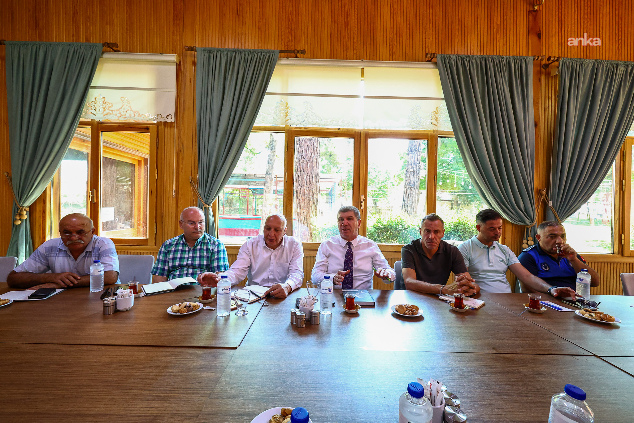 Burdur Belediye Başkanı Ercengiz, mahalle muhtarlarıyla buluştu