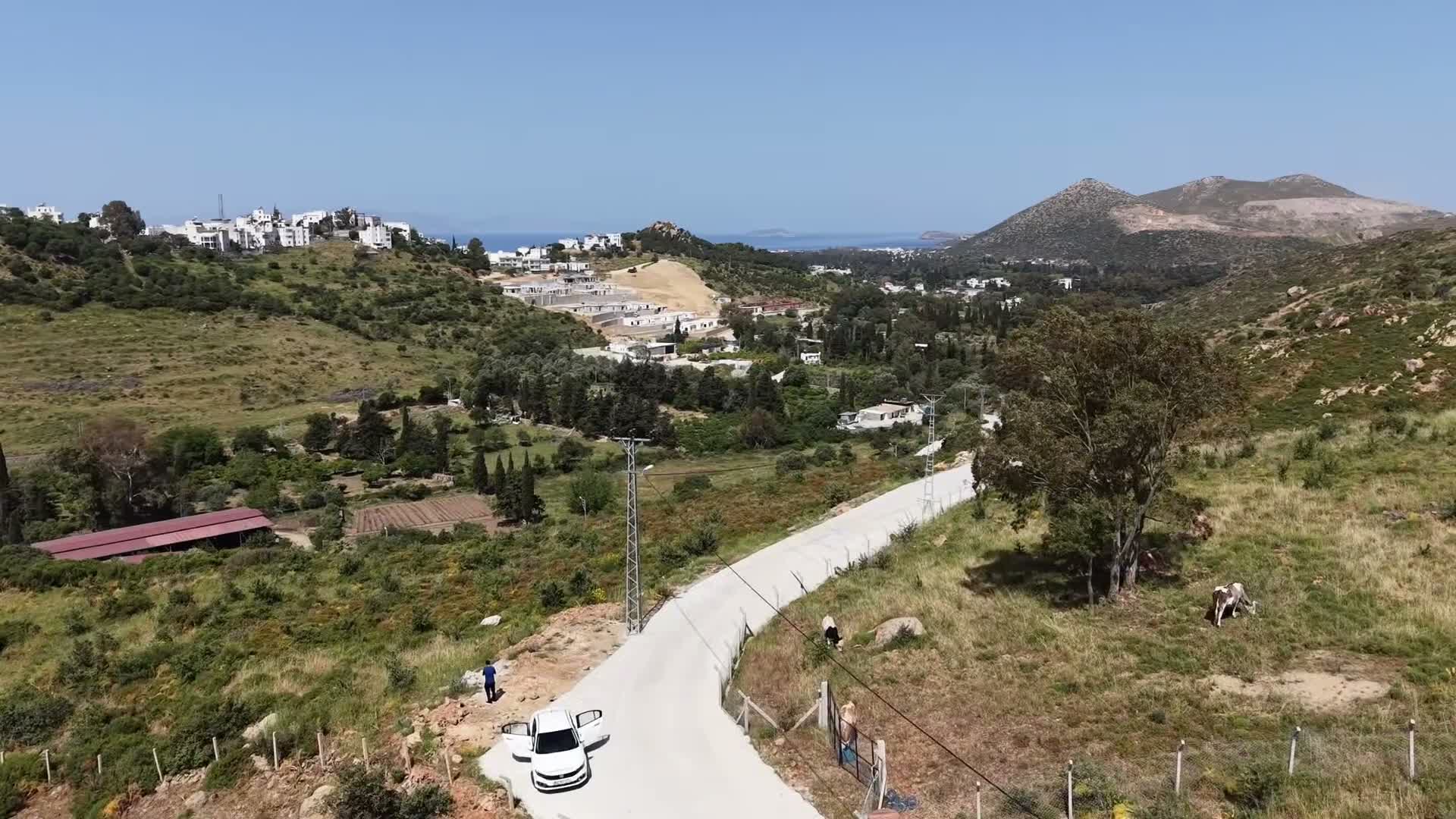 Bodrum genelinde beton yol ve parke uygulamaları sürüyor