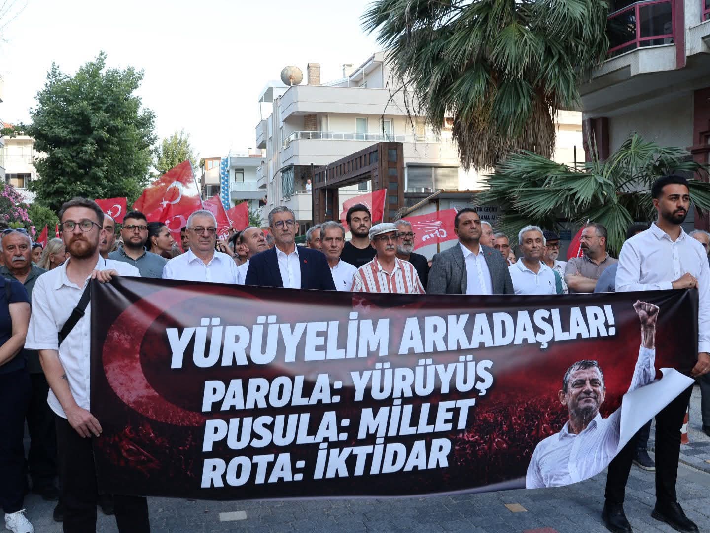 Balıkesir'de "Mutlak Butlan Değil, Mutlak Demokrasi" yürüyüşü yapıldı