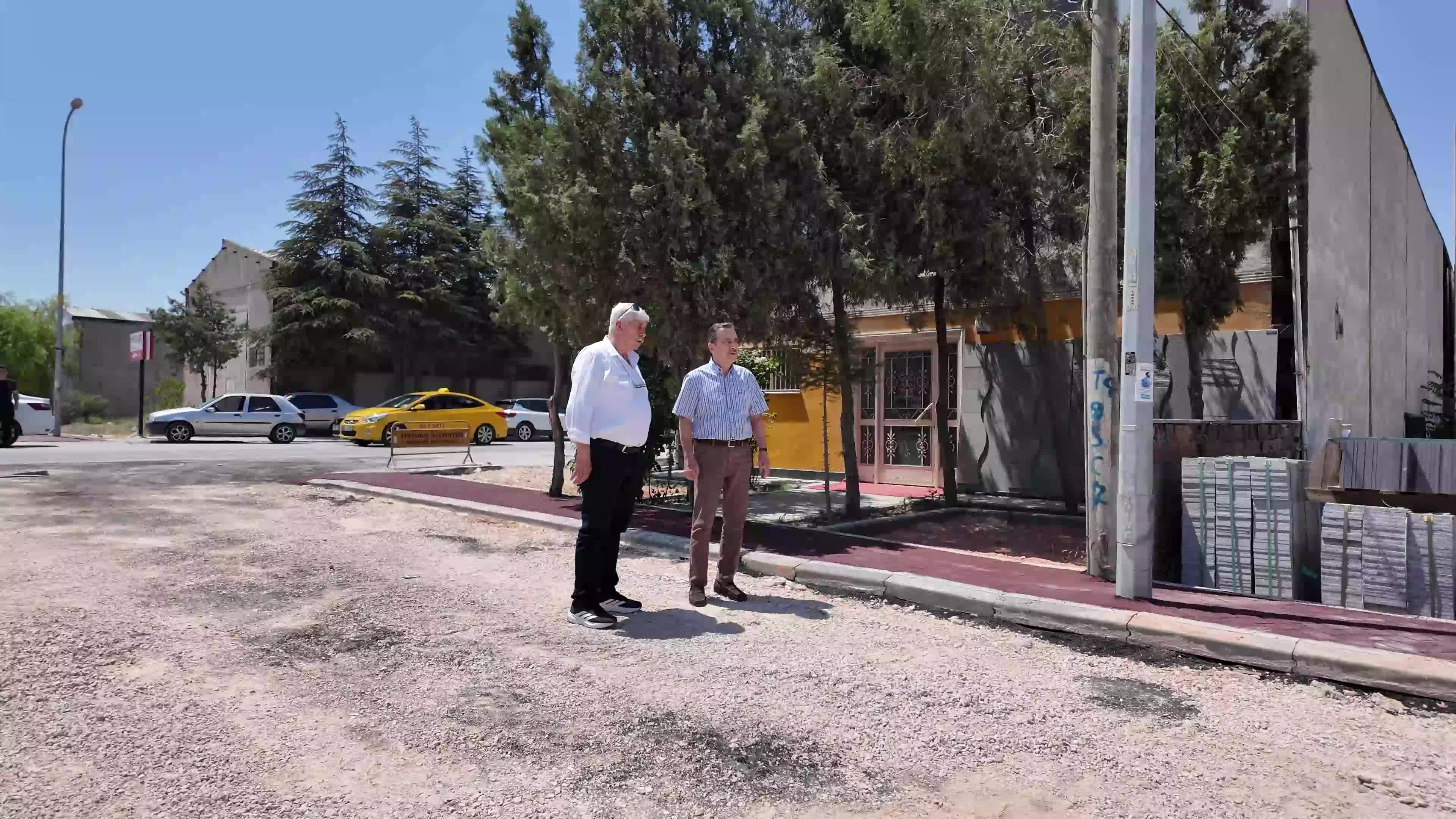 Tepebaşı Belediye Başkanı Ataç, üstyapı çalışmalarını sahada inceledi