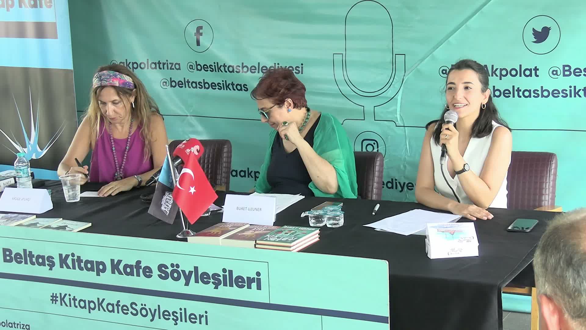 Buket Uzuner ve Müge İplikçi, Beşiktaş'ta okurlarıyla buluştu