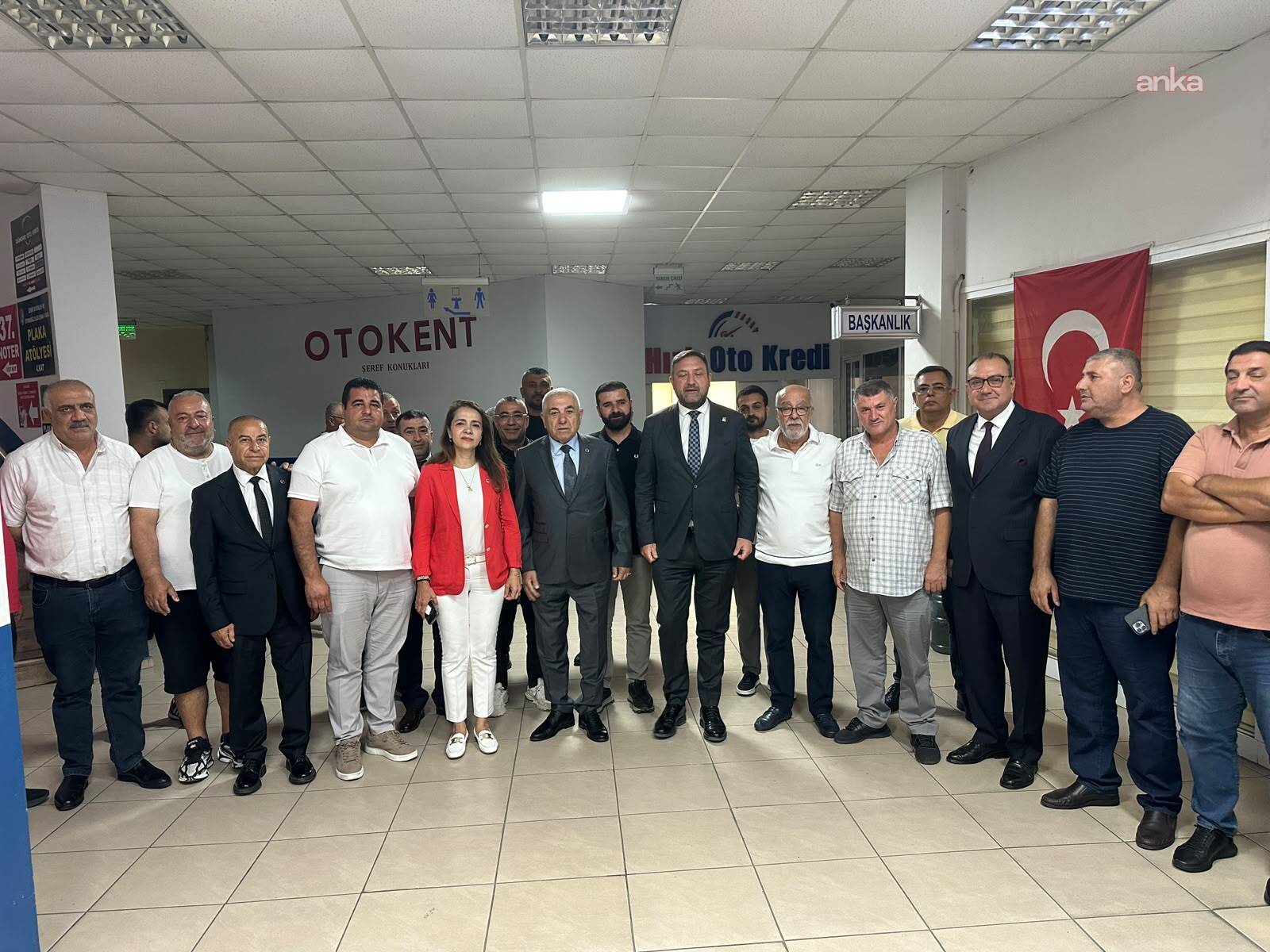 CHP Genel Başkan Yardımcısı Gamze Akkuş İlgezdi, İzmir’de esnaf ve STK temsilcileriyle buluştu