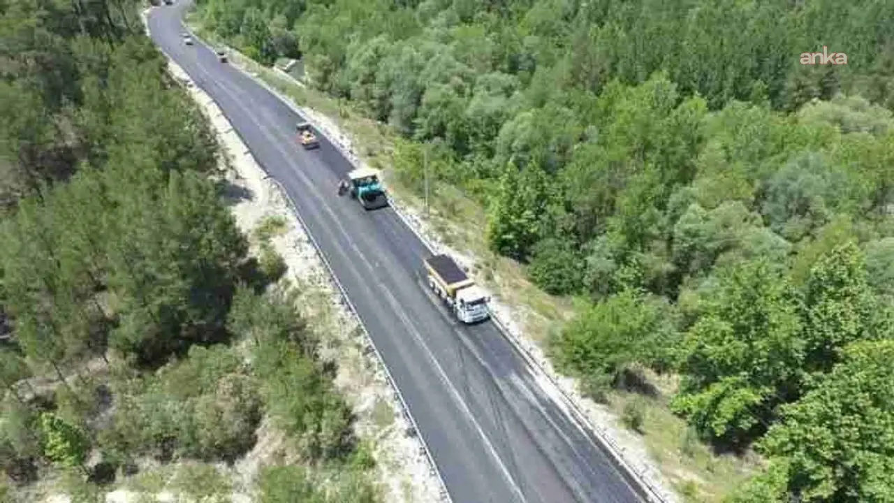 Antalya-Isparta yolunda midibüs devrildi: 17 yaralı