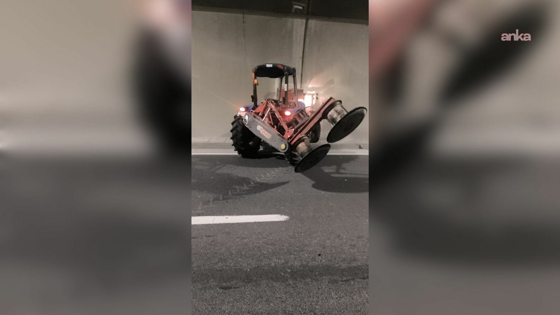 Bilecik Belediyesi itfaiye ekiplerinden trafik kazasında yaralananlara müdahale