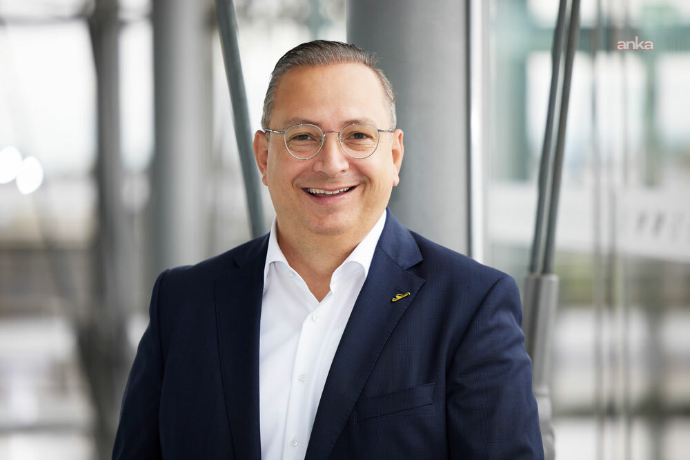 Almanya'nın Köln/Bonn Havalimanı Genel Müdürlüğünü 5 yıl daha Cenk Özöztürk  yapacak