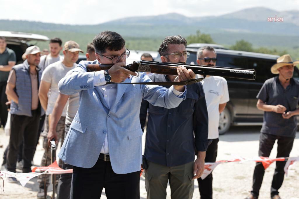 Kütahya Belediye Başkanı Kahveci, geleneksel atış etkinliğine katıldı