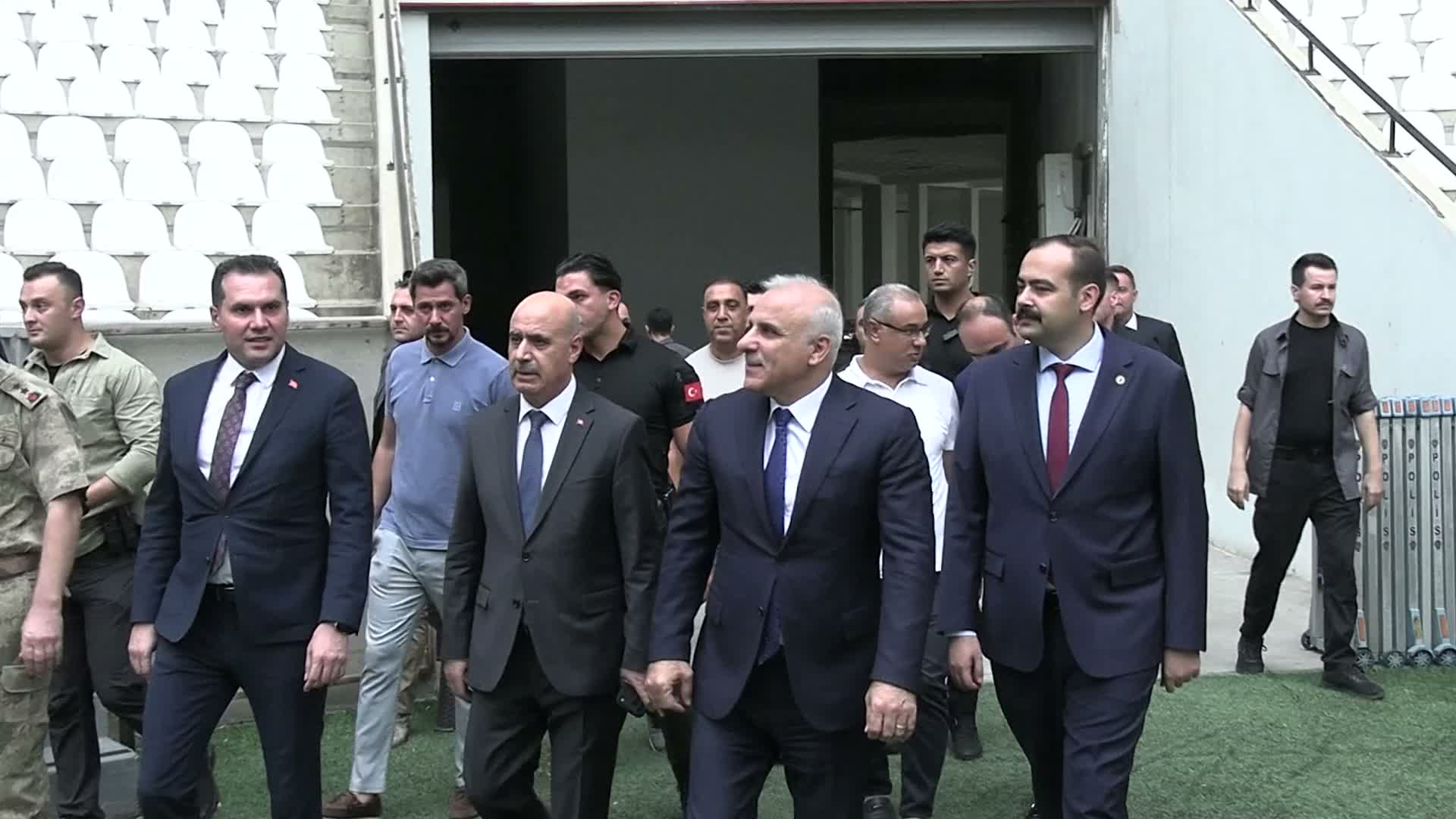 Vali Zorluoğlu’ndan stadyum denetimi... "Diyarbakır’dan tüm Türkiye’ye kardeşlik ve dostluk sesi yükselecek"