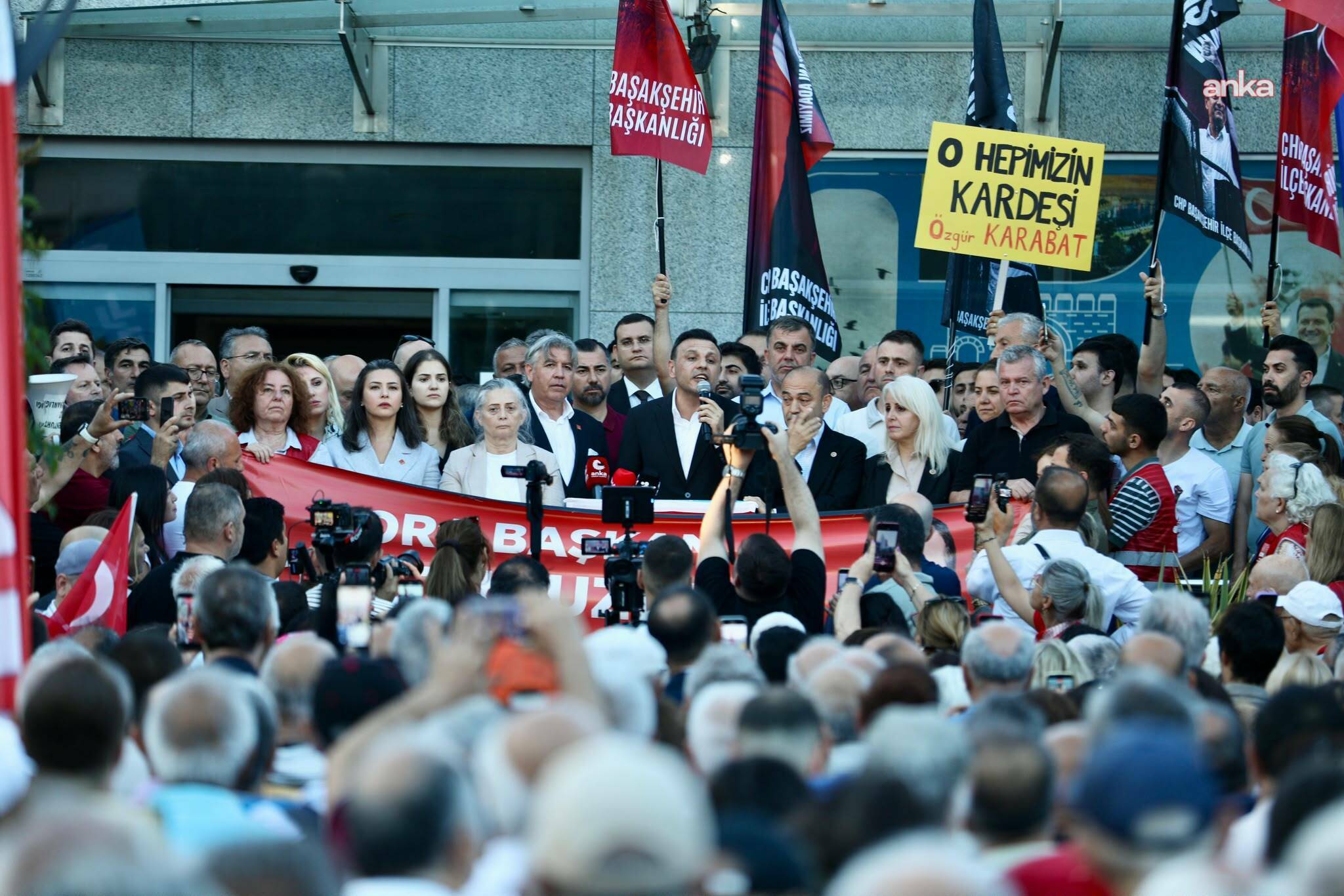Özgür Çelik: Türkiye'yi korku ülkesi yapmak isteyenlere teslim olmayacağız