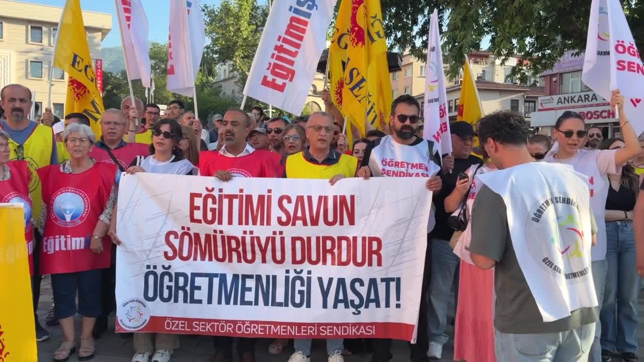 Özel Sektör Öğretmenleri Sendikası’ndan Bursa’da eylem: Para babalarının işi görülsün diye gözaltına alındık