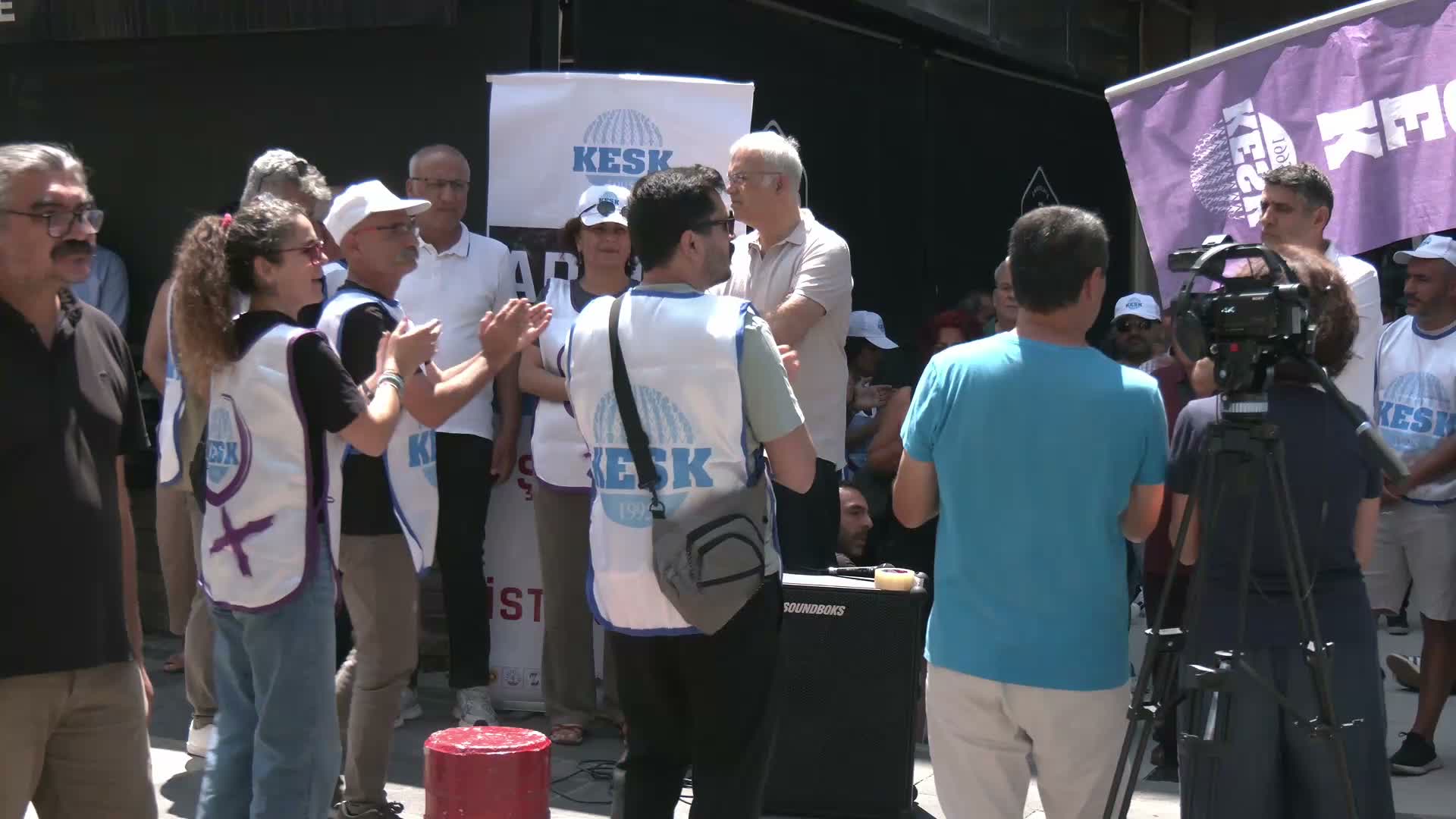 Murat Emir'den KESK'in "adalet nöbeti"ne destek: "Bu zulme, bu zalimlere asla boyun eğmeyeceğiz"