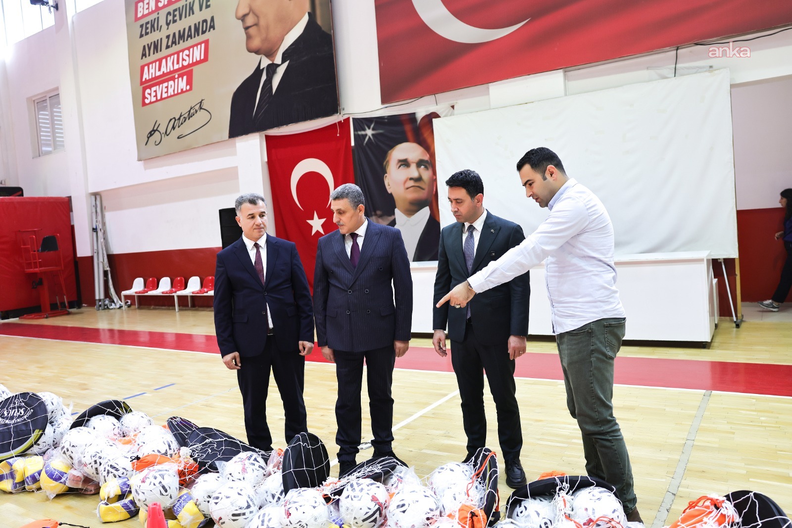 Bayraklı'da 51 okula 1,5 milyon TL’lik spor desteği