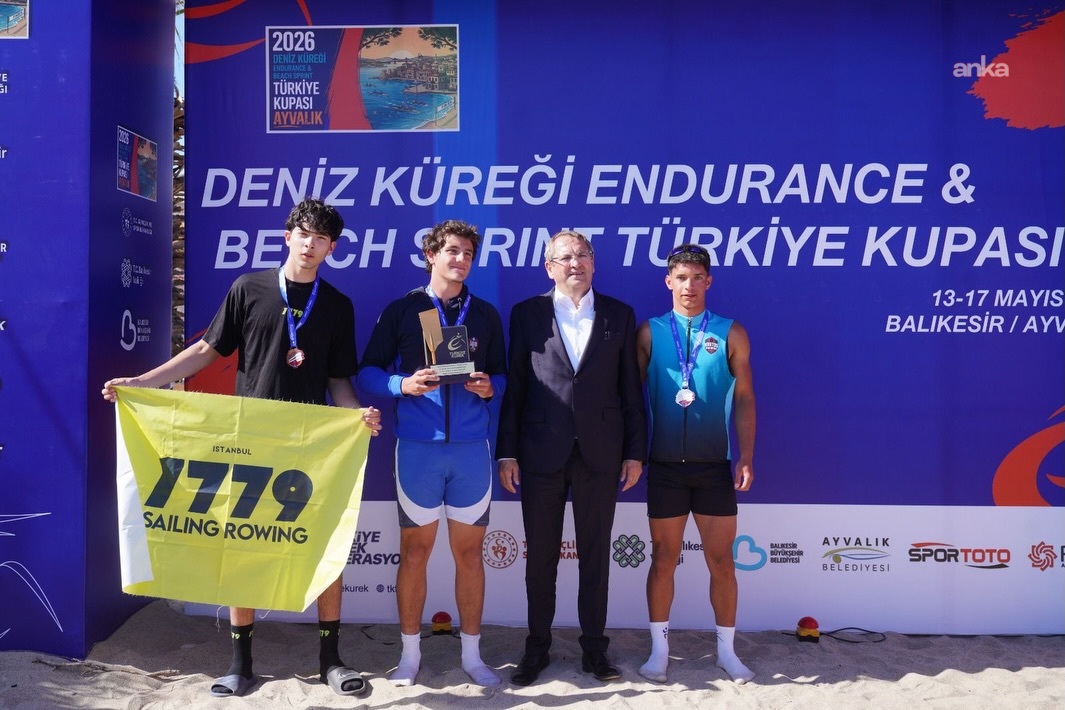 Ayvalık’ta deniz küreği heyecanı sona erdi... 700 sporcu, Sarımsaklı’da kulaç attı