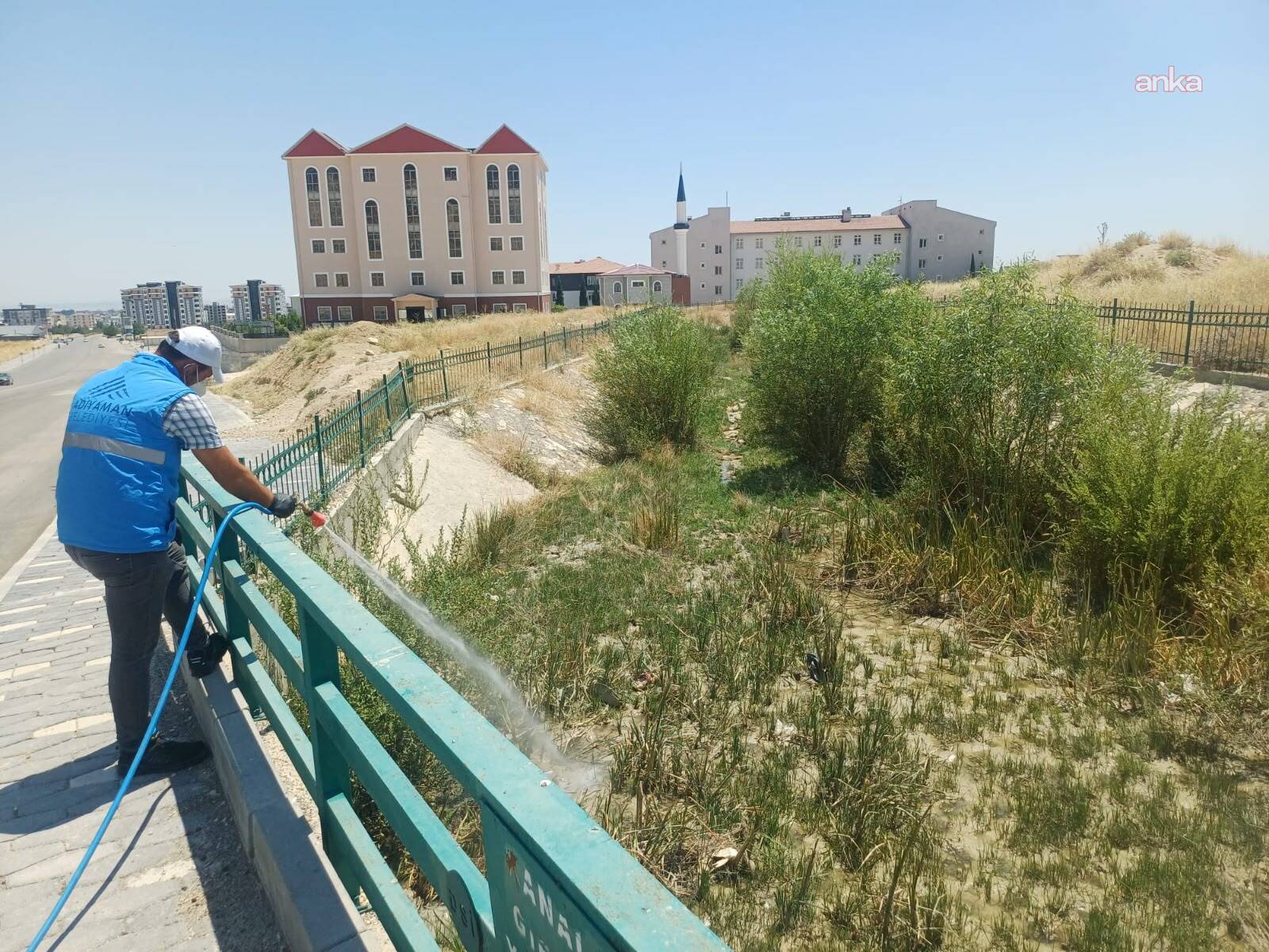 Adıyaman Belediyesi'nden haşereyle mücadelede çifte vardiya