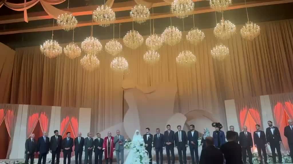 Bülent Arınç’tan Melih Gökçek’e 'sakız' tepkisi: Utanarak izledim, isminden bile bahsetmek istemiyorum