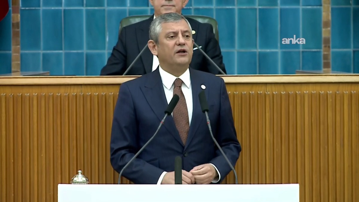 YENİ Parti grup toplantısı... Özgür Özel: "Üyelerimizin yüzde 65'i sandık başına gittiler ve doğrudan partinin yönetimini belirlediler"