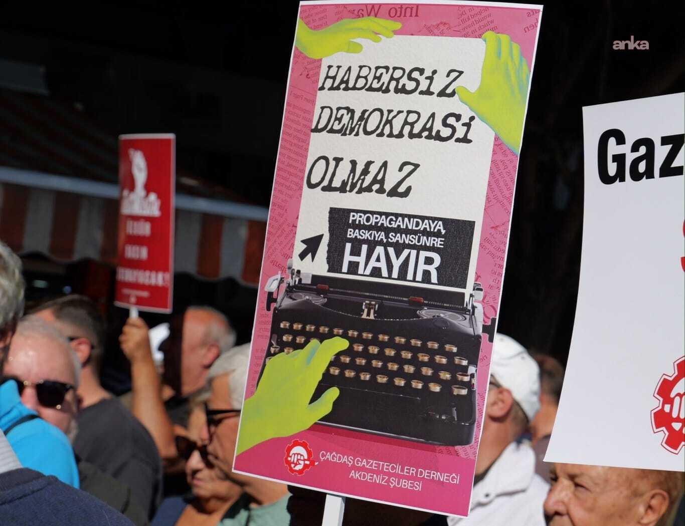 Antalya'da basın meslek örgütlerinden "Sansüre Hayır, Habere Özgürlük" yürüyüşü