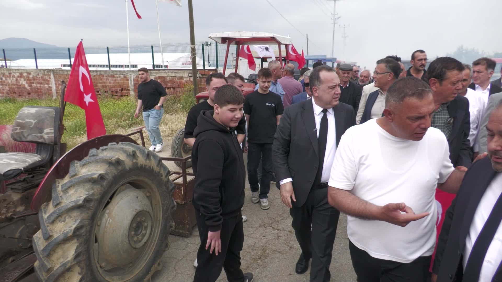 Manisa Büyükşehir Belediyesi’nden 10 bin üreticiye 300 bin yerli fide desteği