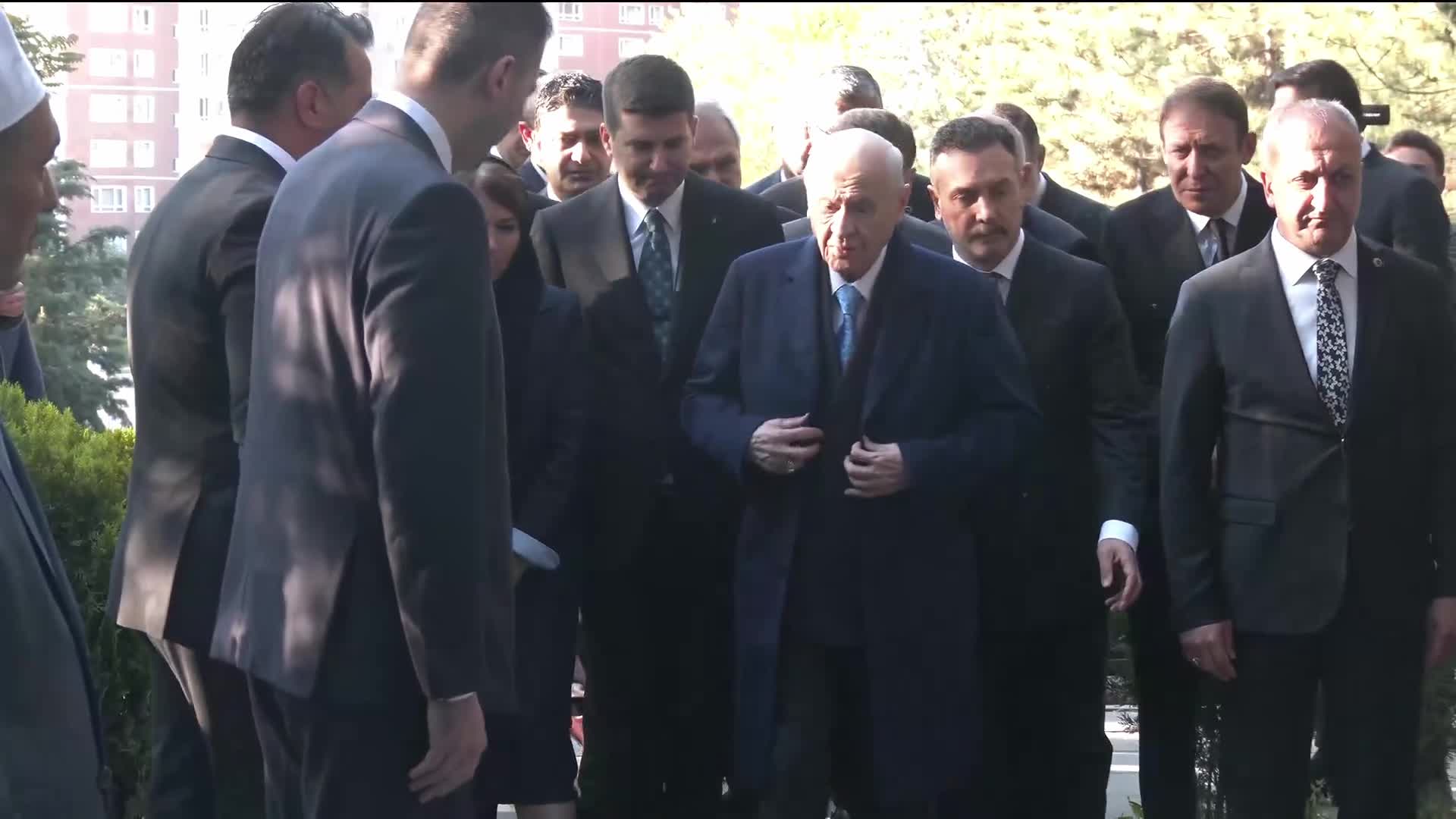 MHP Genel Başkanı Devlet Bahçeli, Alparslan Türkeş’in mezarını ziyaret etti