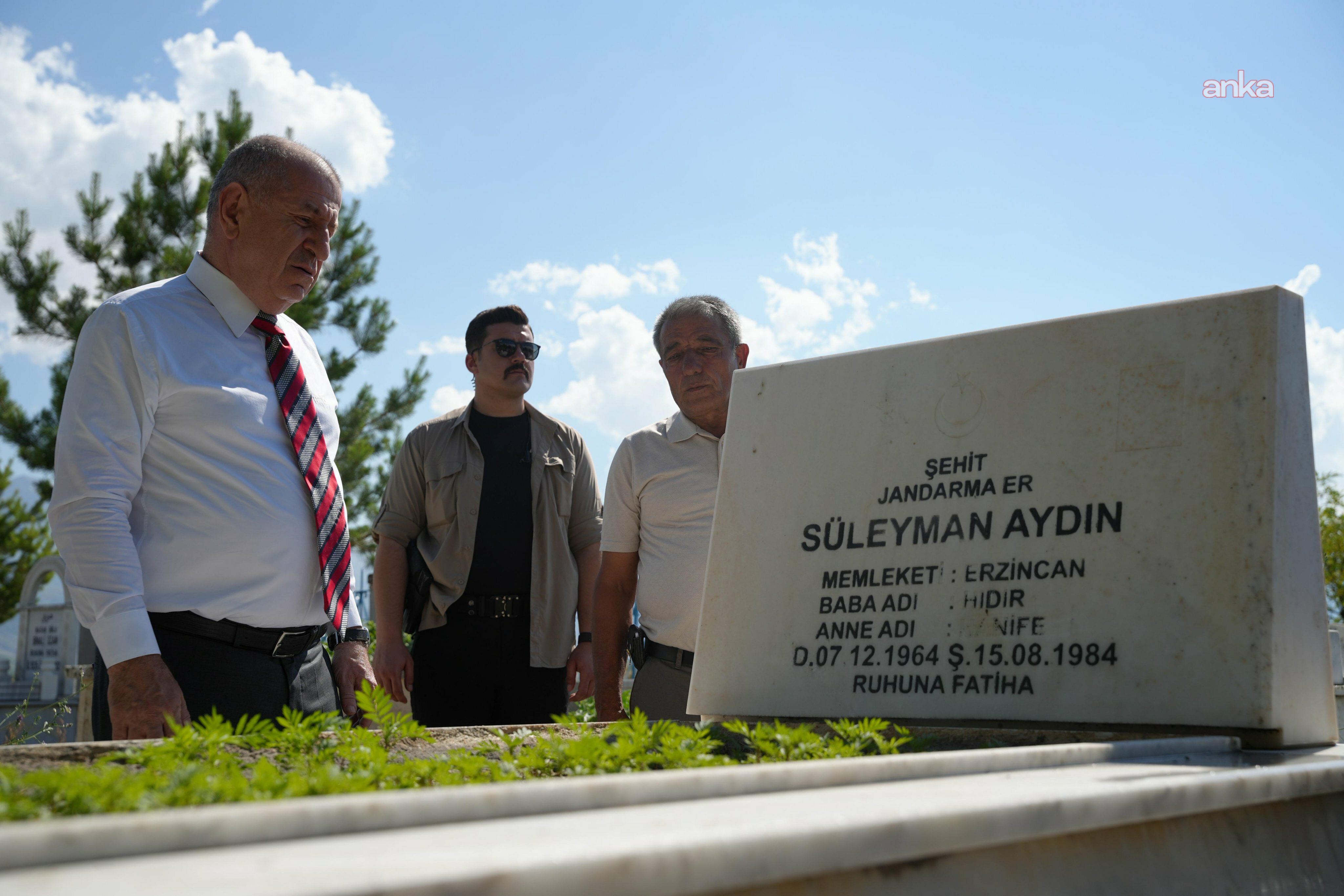 Ümit Özdağ’dan şehit Süleyman Aydın’ın kabrine ziyaret