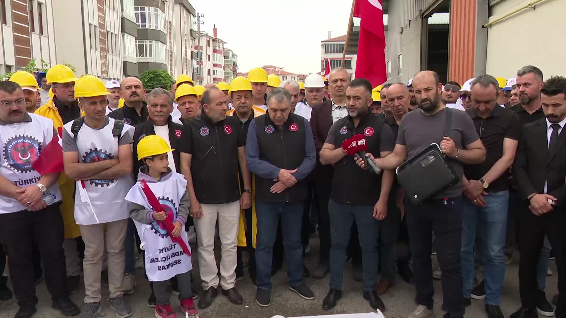 Doruk Maden işçilerinin eylemi sürüyor

 Türkiye Maden-İş Se