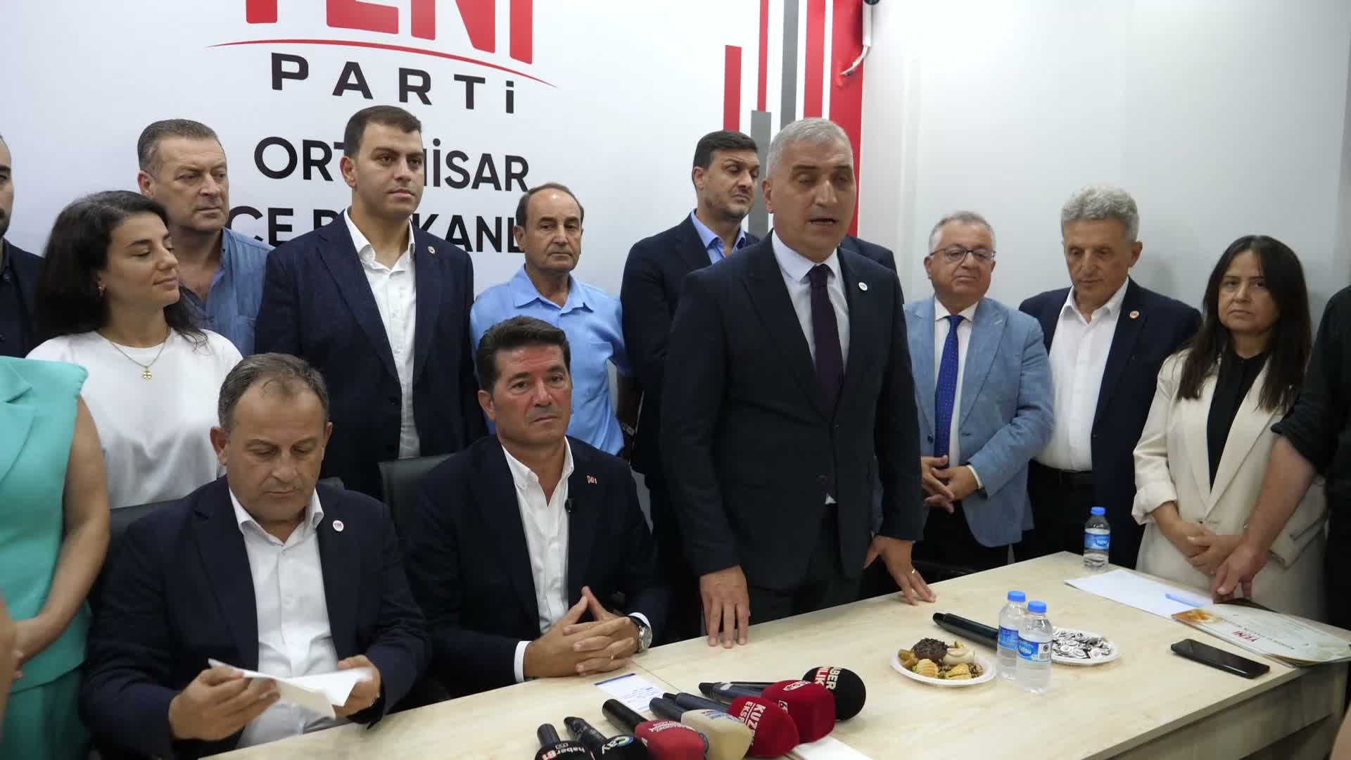 Ortahisar Belediye Başkanı Kaya, 21 Belediye Meclisi üyesiyle birlikte YENİ Parti’ye katıldı