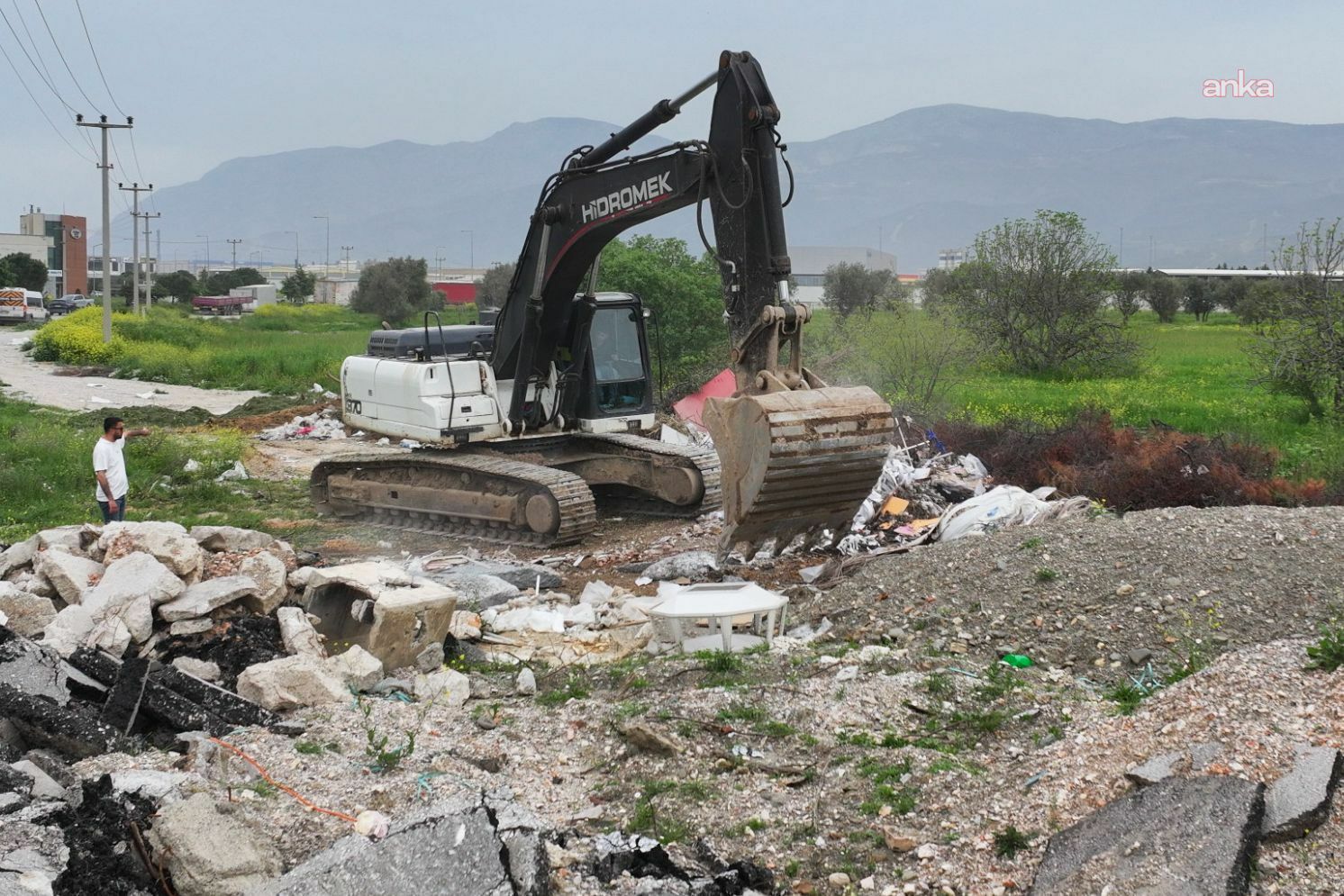 Manisa’da kaçak moloz döken kuruma cezai işlem uygulandı