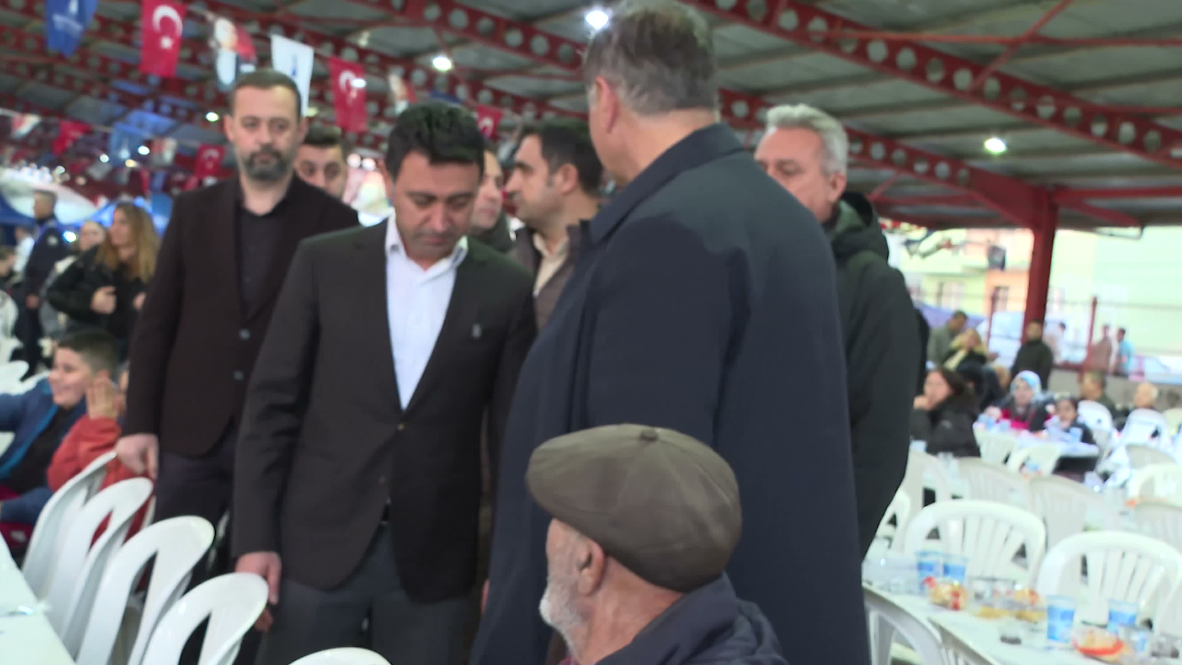 İzmir Büyükşehir Belediyesi’nden emeklilere 8 bin liralık destek