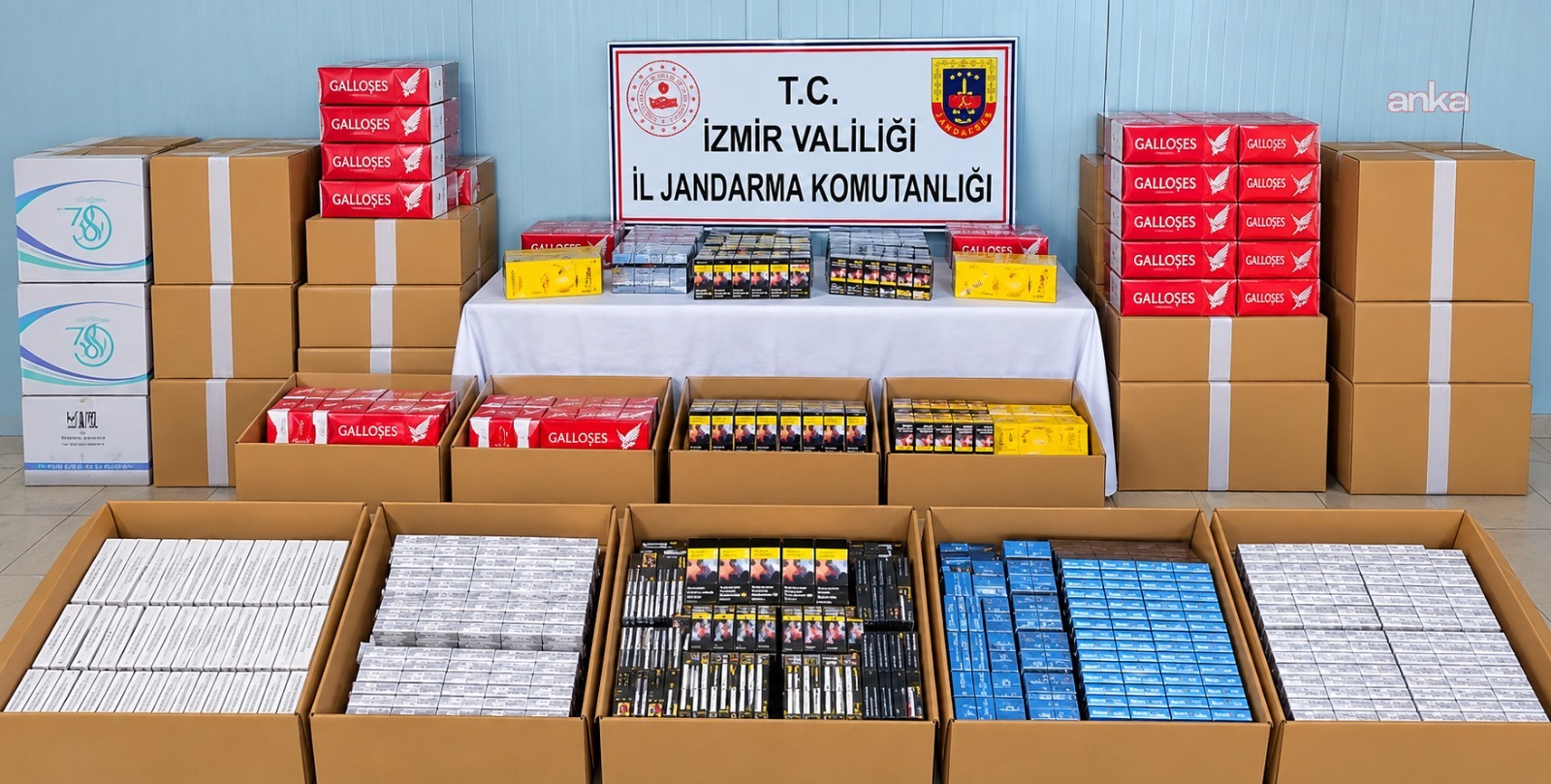 İzmir'de 2,7 milyon liralık kaçak sigara ele geçirildi, 1 kişi tutuklandı