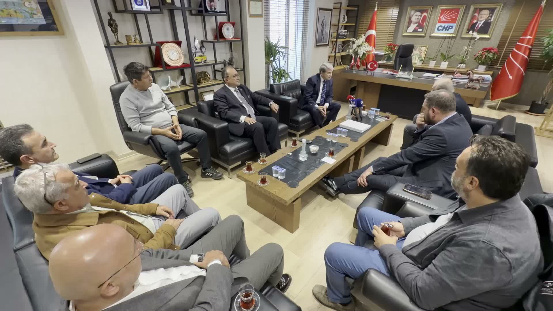 CHP’li Nalbantoğlu ve Çıray’dan CHP İzmir İl Başkanı Gümrükçü’ye ziyaret