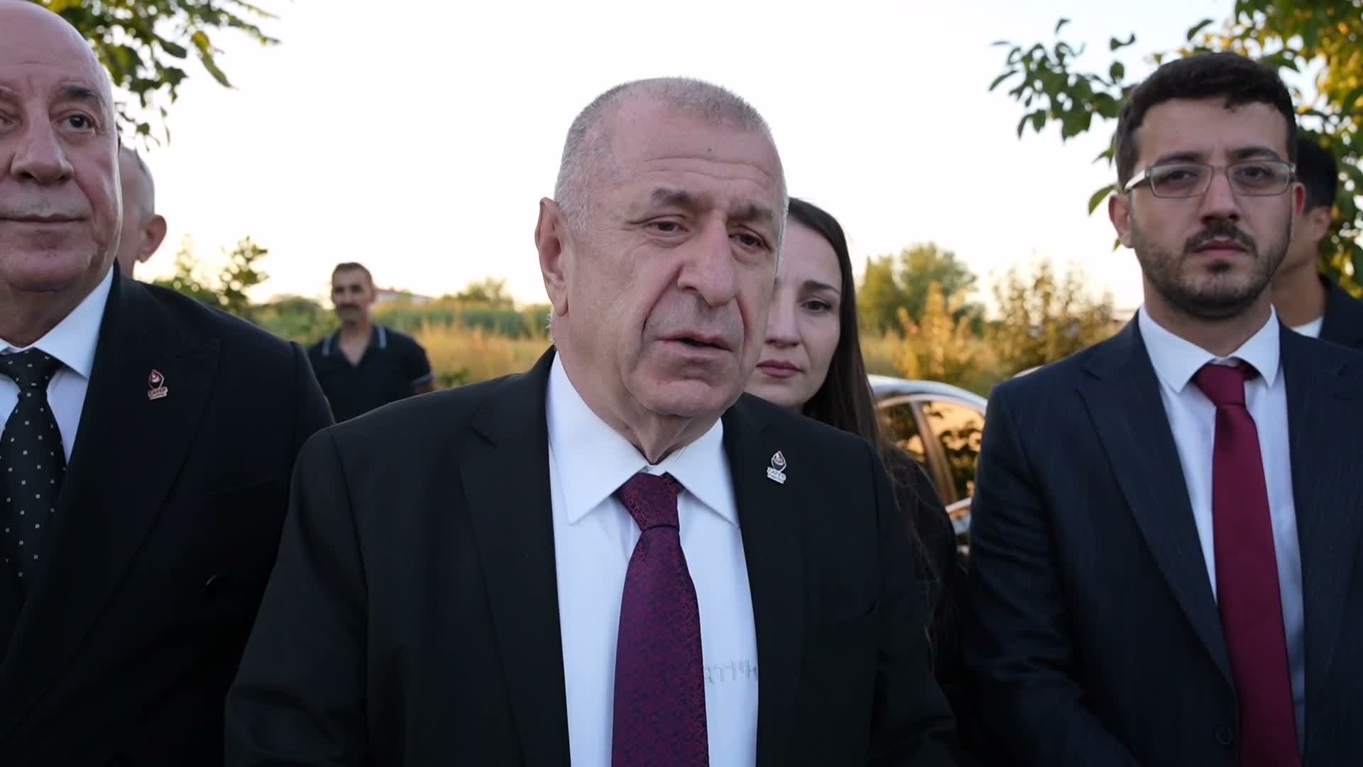 Ümit Özdağ, Turgutlu'da saldırıda yaralanan öğrenciyi ziyaret etti: Daha hızlı ve daha etkili önlemlerin alınması gerekiyor