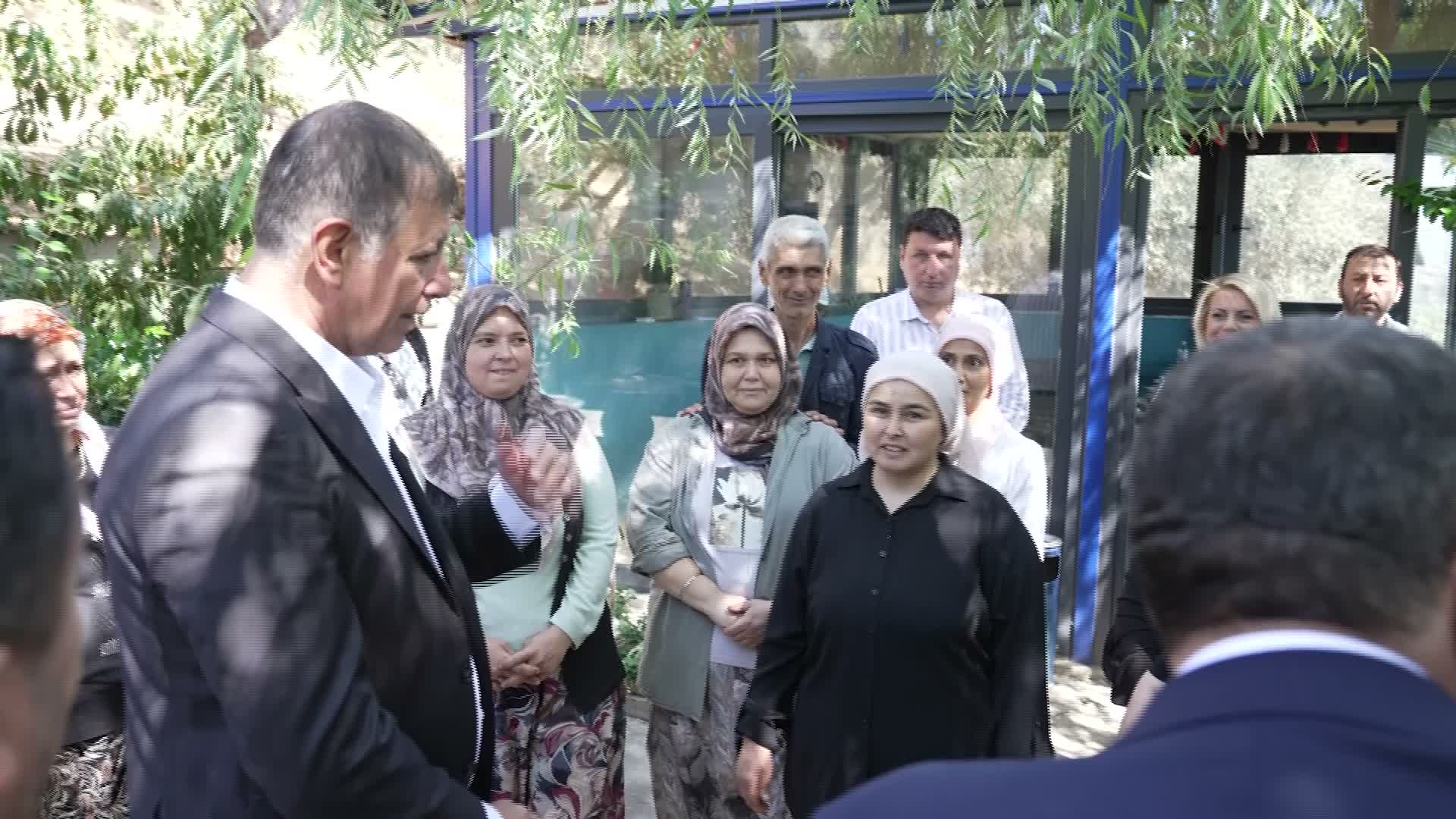Başkan Tugay, Bayındır’da yurttaşların taleplerini dinledi
