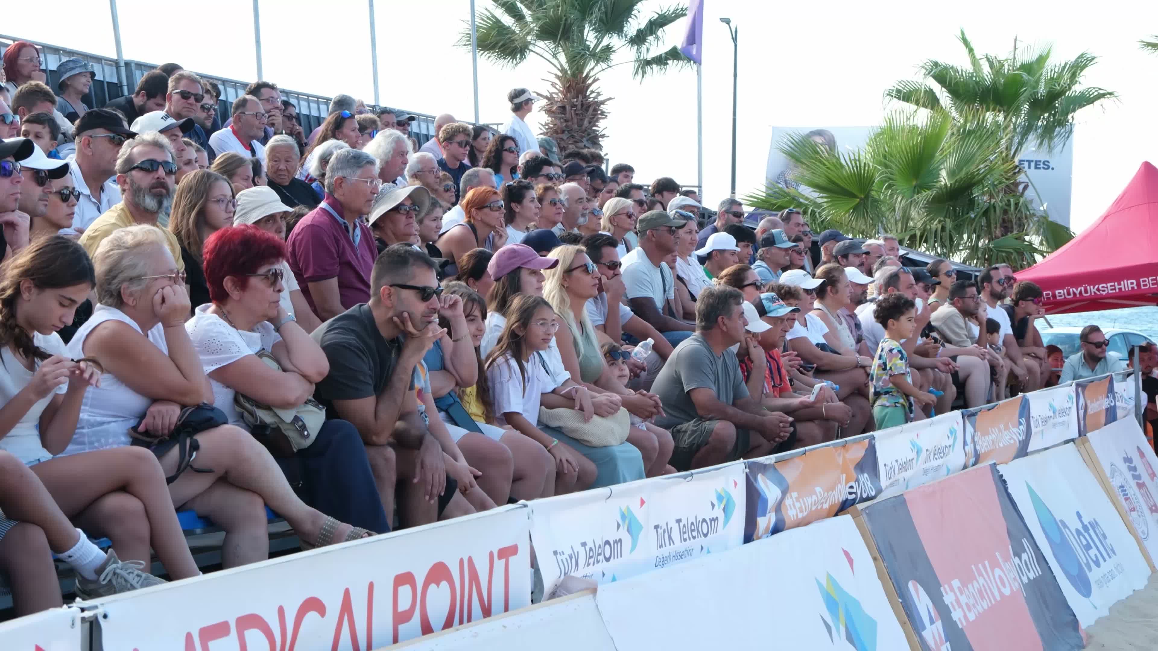 Foça’da plaj voleybolu heyecanı: Avrupa şampiyonları Hollanda ve Avusturya