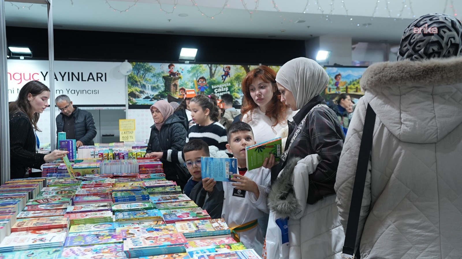2. Balıkesir Kitap Fuarı, üç günde 40 bin ziyaretçiyi ağırladı... Başkan Akın: "Gün geçtikçe kalabalık da heyecan da büyüyor"