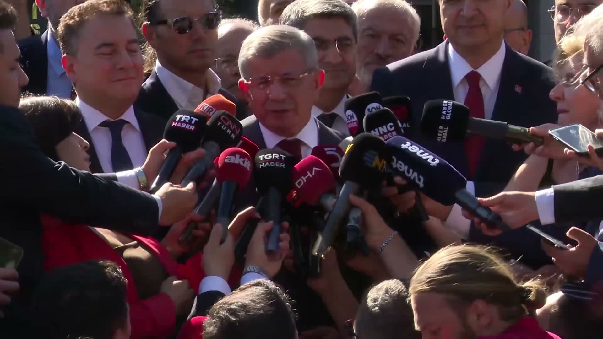 Davutoğlu "Cumhurbaşkanına hakaret" suçundan ifade verdi: Bu uygulamanın devletin üst katında yaşanmış olmasını hüzünle karşılıyorum