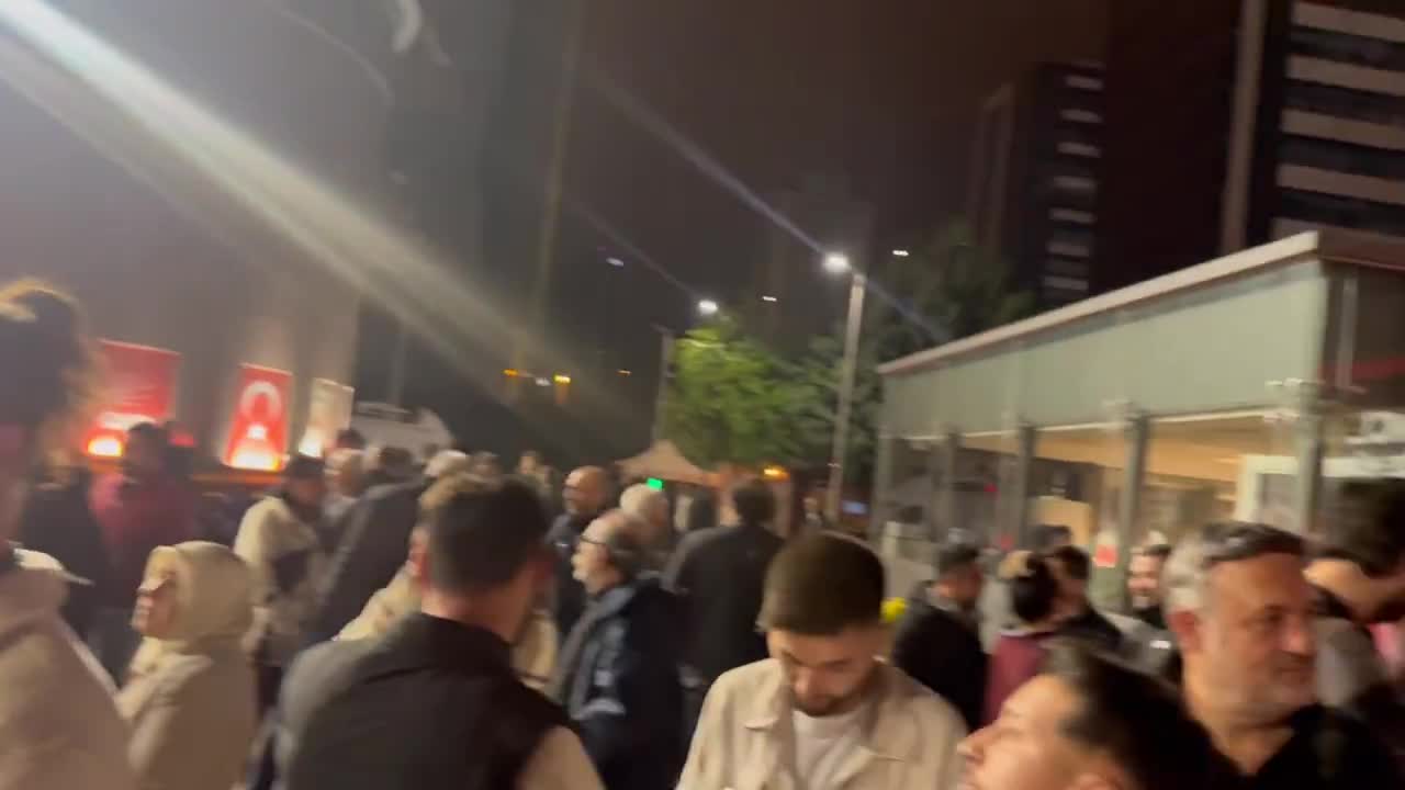 CHP Genel Merkezi önünde hareketlilik.... Mahmut Tanal: Baba ocağınıza sahip çıkın