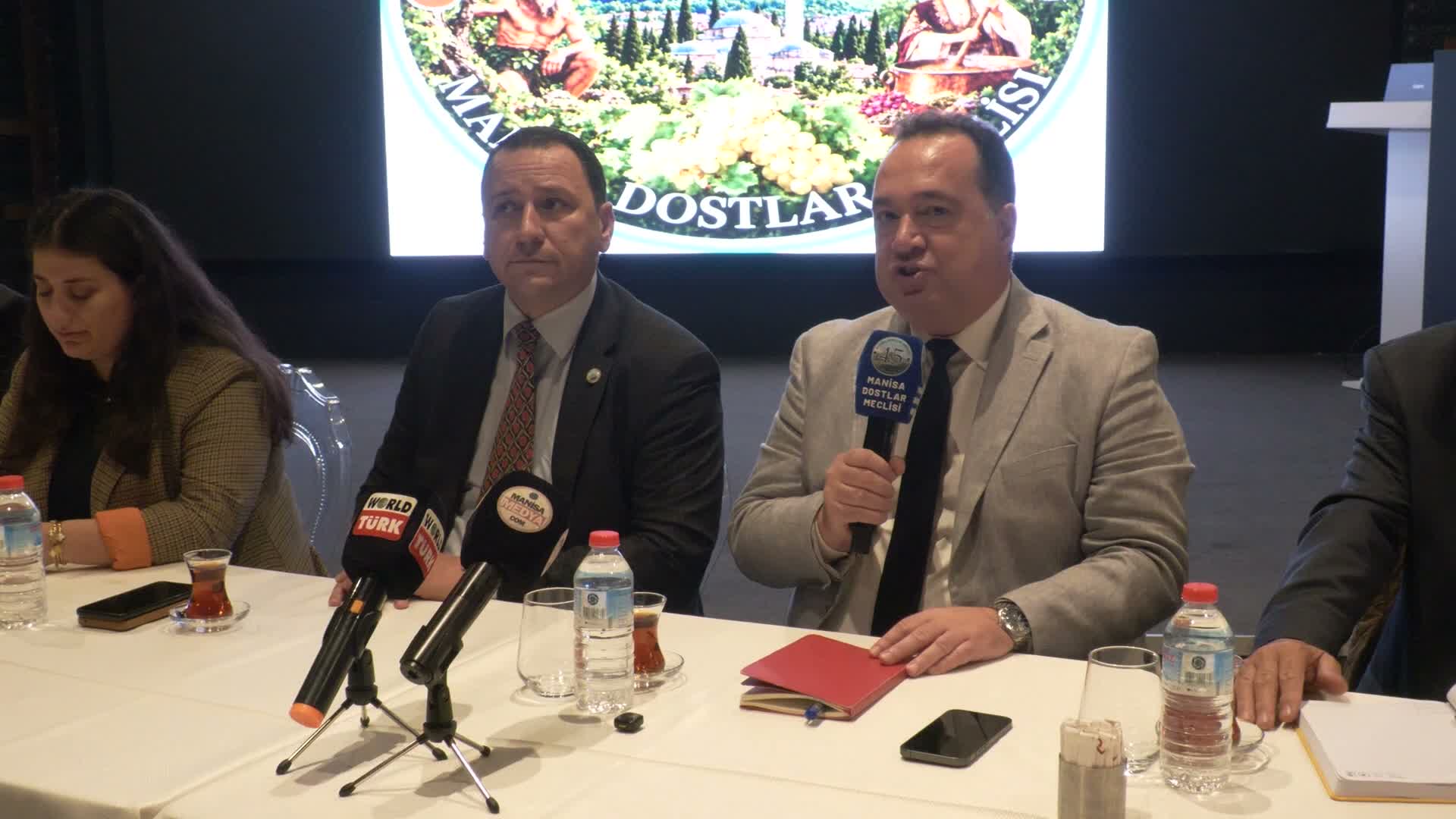 Manisa Büyükşehir Belediye Başkanı Dutlulu, Manisa Dostlar Meclisi’nde vatandaşlarla buluştu