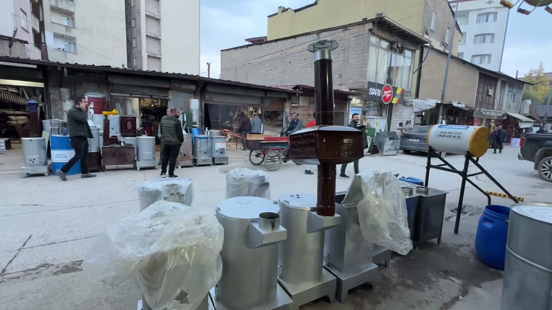 Hakkari'de yurttaş ısınmanın bedelini "ağır" buluyor: Aç kalacağım ki evin içini ısıtabileyim
