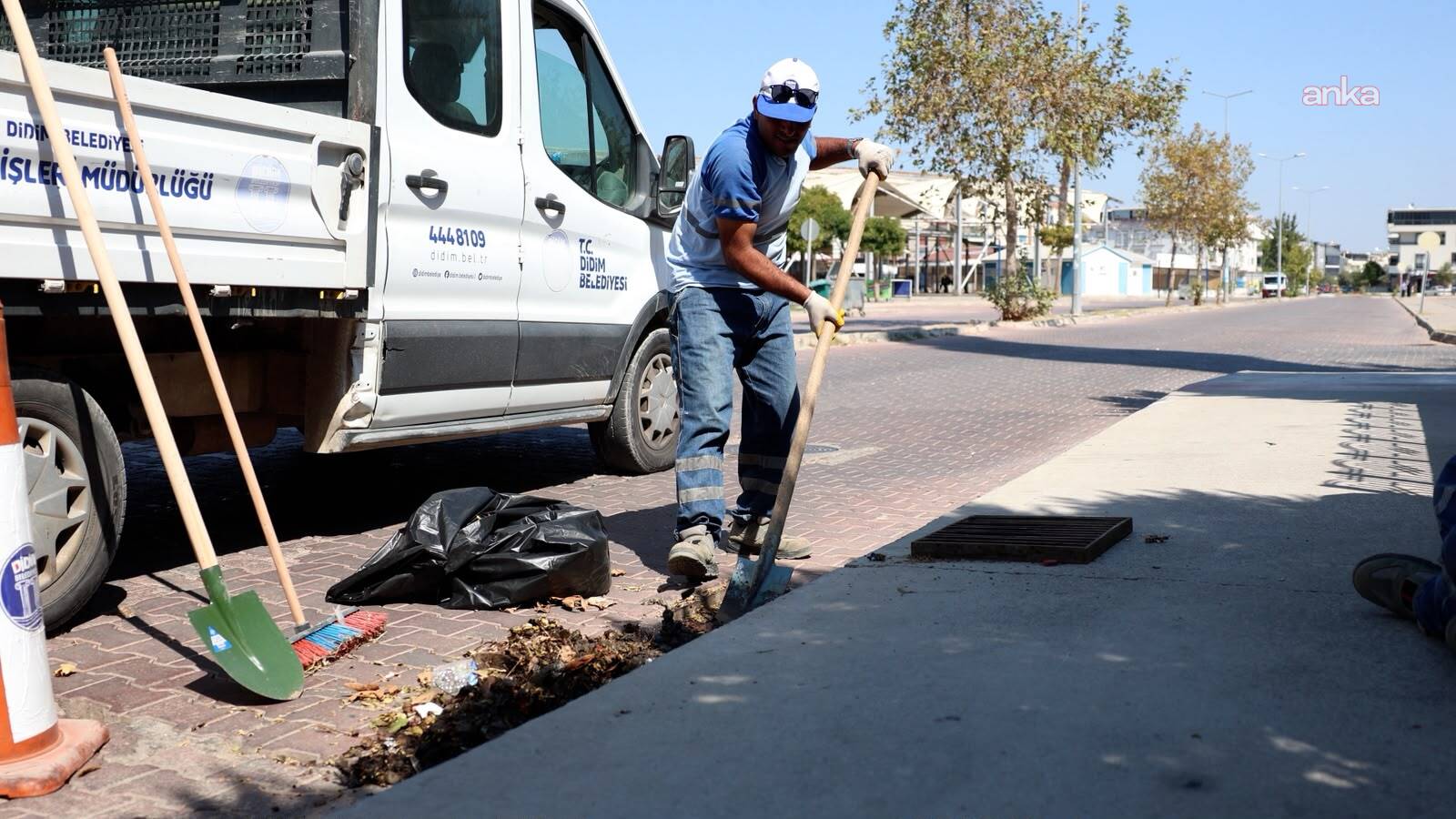 Didim’de yağış öncesi mazgal temizliği
