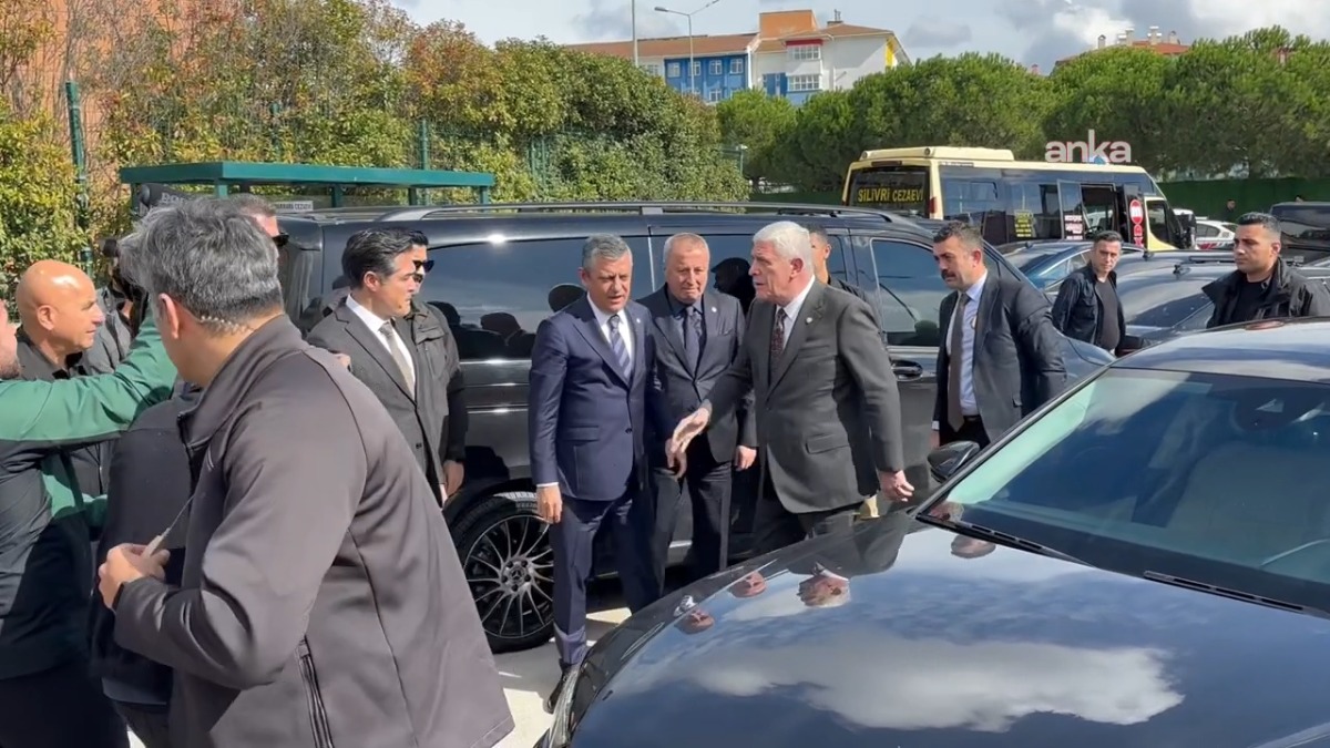 Müsavat Dervişoğlu, İmamoğlu'nun duruşmasını takip ediyor