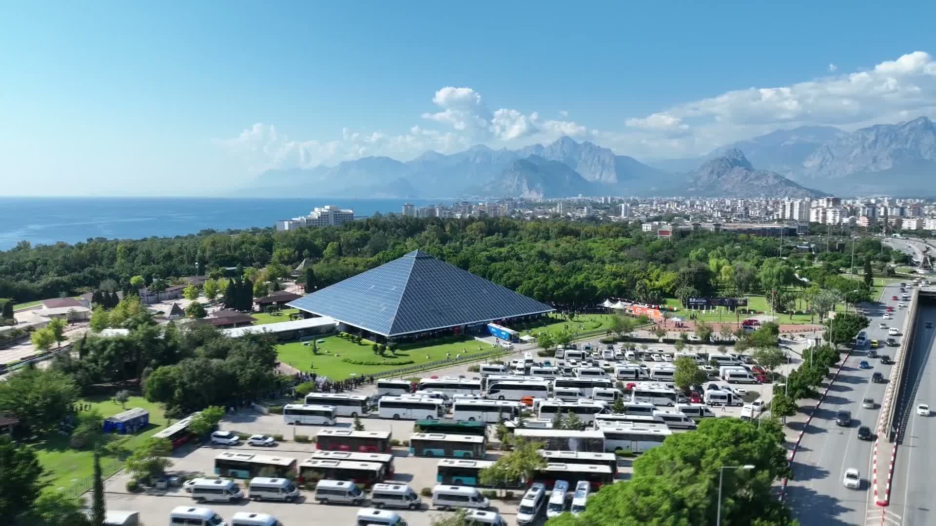 16. Antalya Kitap Fuarı'na eğitimcilerden tam not