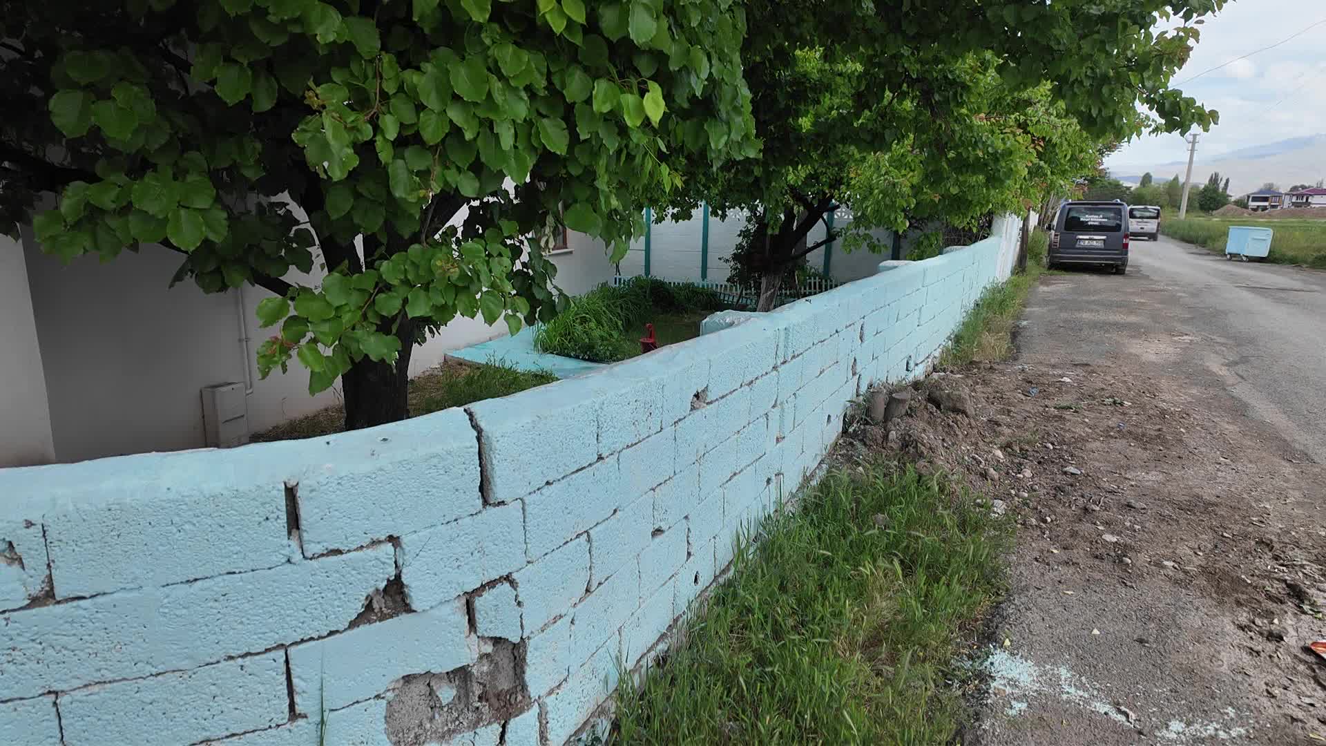 Almanya’dan dönüş yaparak Iğdır’a yerleşti; yaptığı eserlerle mahallelinin ilgi odağı oldu