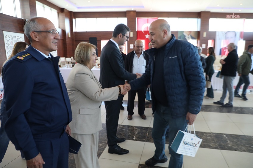 Menderes’te "Muhtarlar Günü" buluşması: 44 mahalle muhtarı bir araya geldi