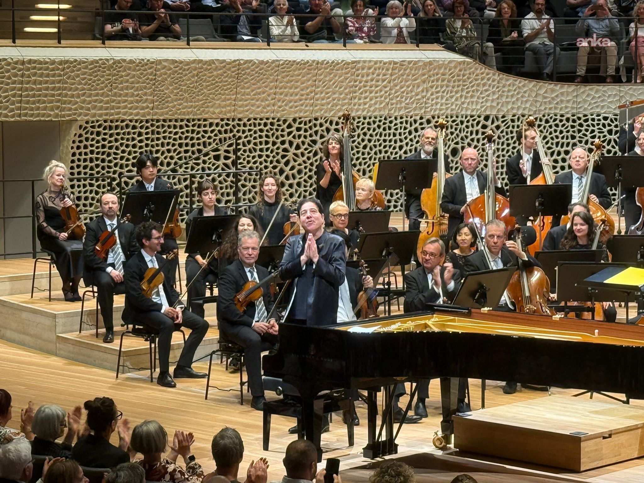 Dünyaca ünlü piyanist ve besteci Fazıl Say, Elbphilharmonie konser salonunda “Anadolu’nun sessizliği” ile büyüledi