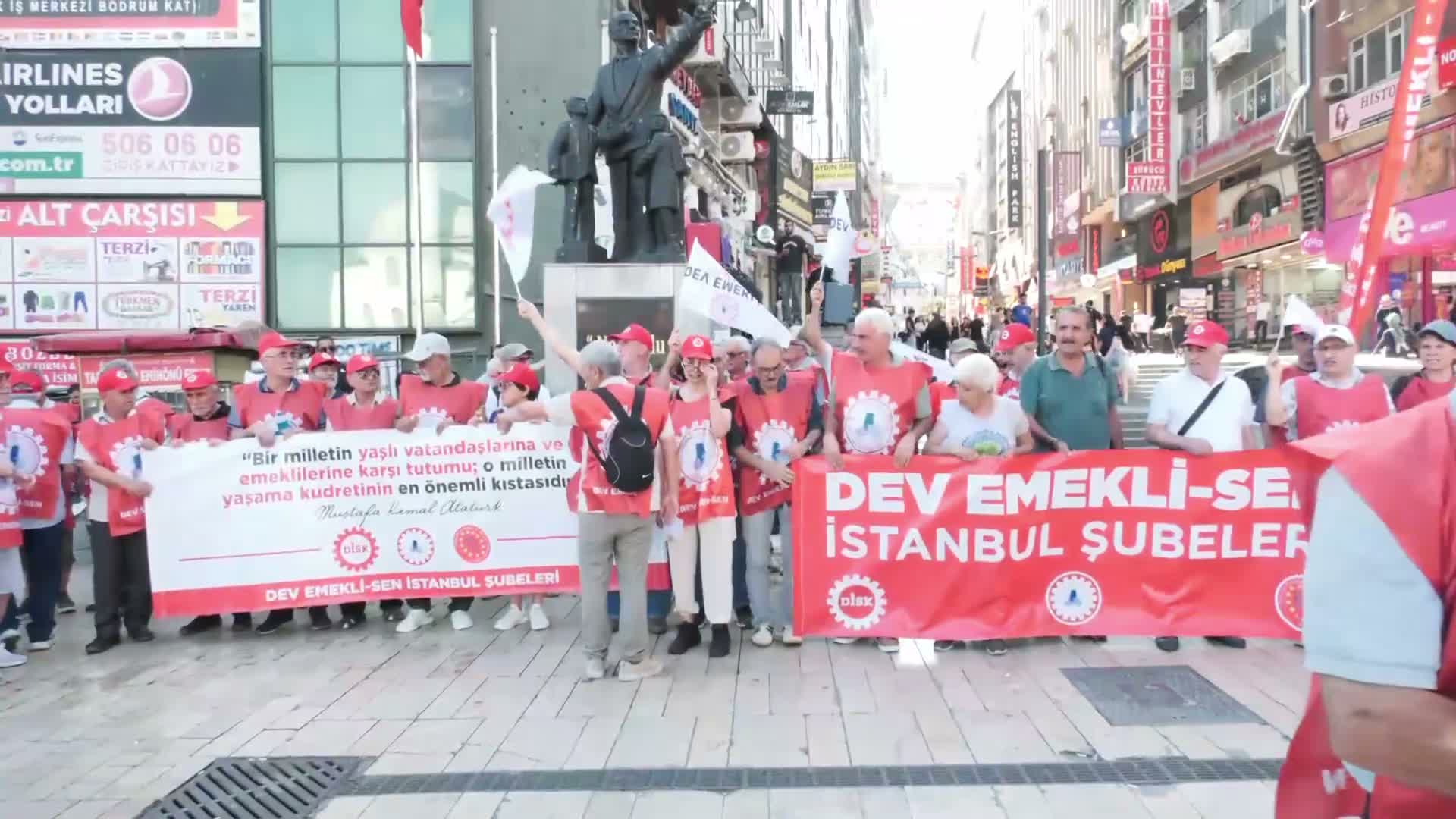 Emeklilerden Şirinevler’de eylem: “Sebze yiyebilmek lüks ve hayal hâline geldi”