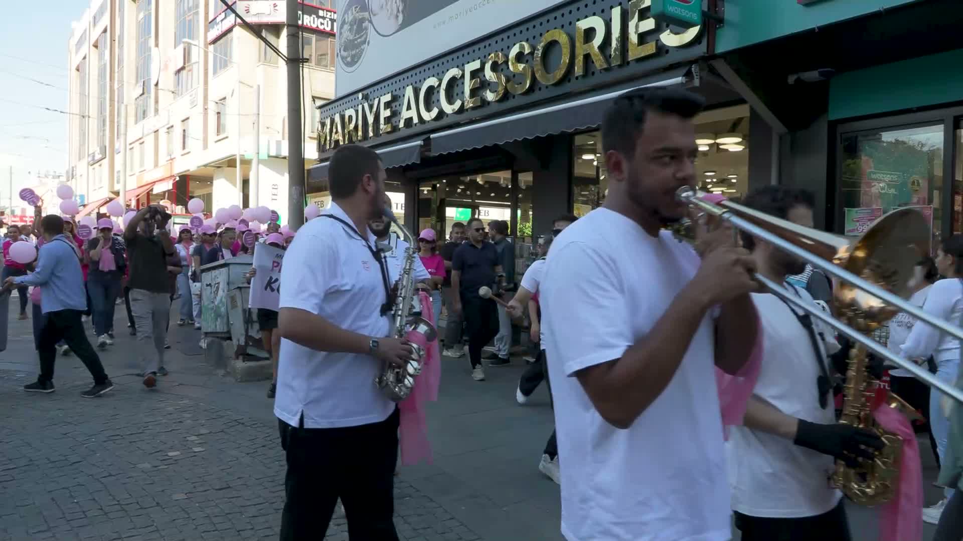 Muratpaşa’da meme kanserinde erken tanı için farkındalık yürüyüşü